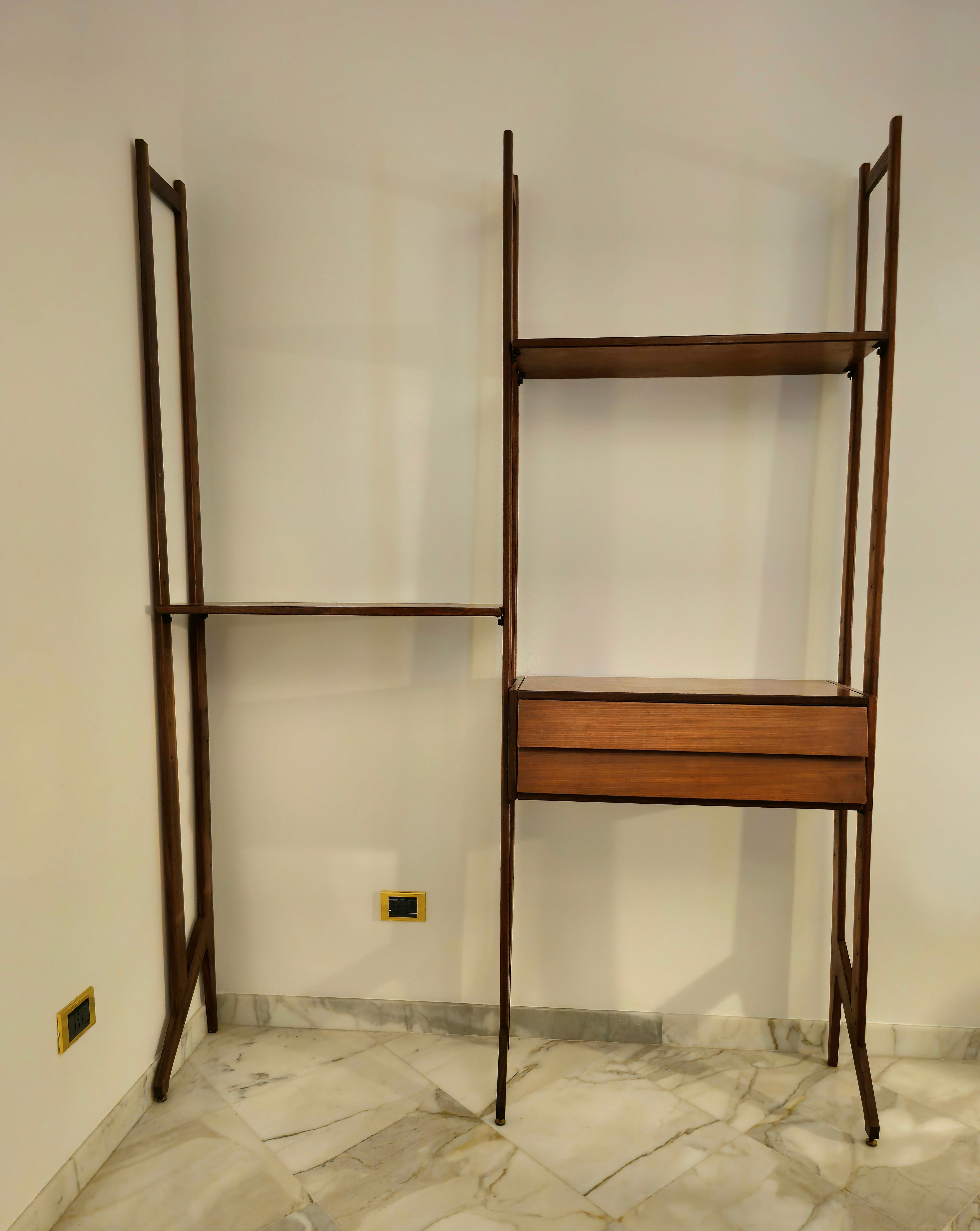 Modular bookcase made of wood with 3 uprights, 2 shelves and 1 shelf with 2 drawers. Brass accessories.
Produced in Italy in the 60s.




Note: We try to offer our customers an excellent service even in shipments all over the world, collaborating