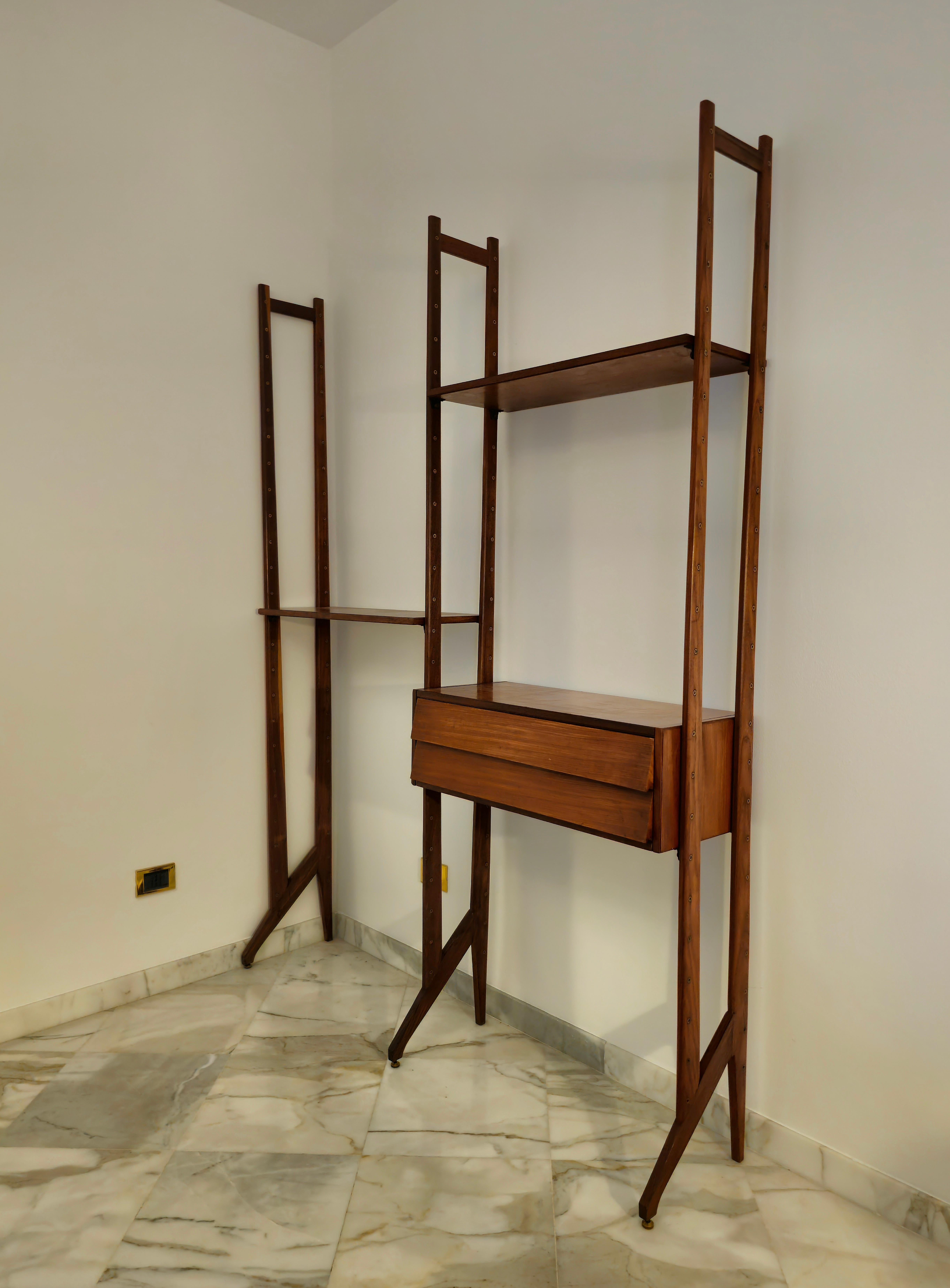 Bibliothèque Wood Modular Shelves Drawers Midcentury Italian Design, 1960s Bon état - En vente à Palermo, IT