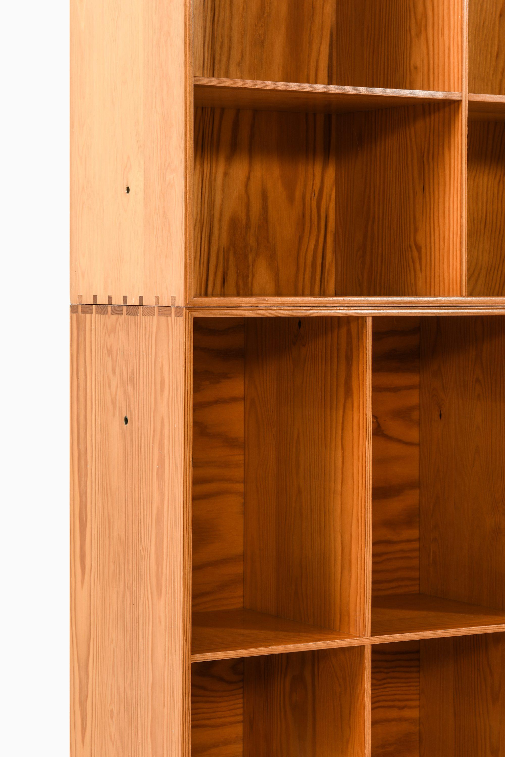 Pino Librerie in pino dell'Oregon di Mogens Koch, 1933 in vendita