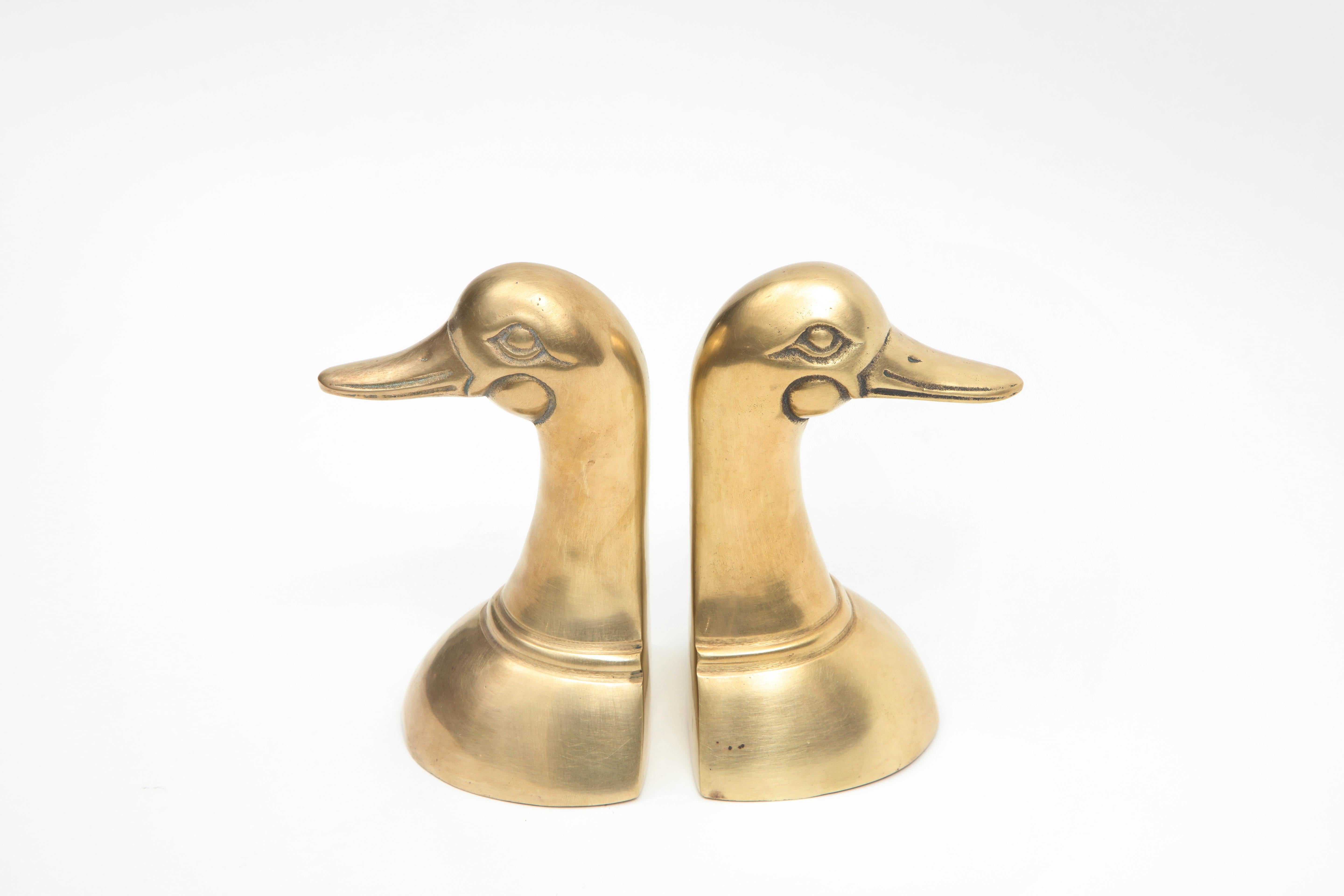 Decorative brass bookends. Each duck is H 6.5 inches, L 3 inches and depth is 3.5 inches.