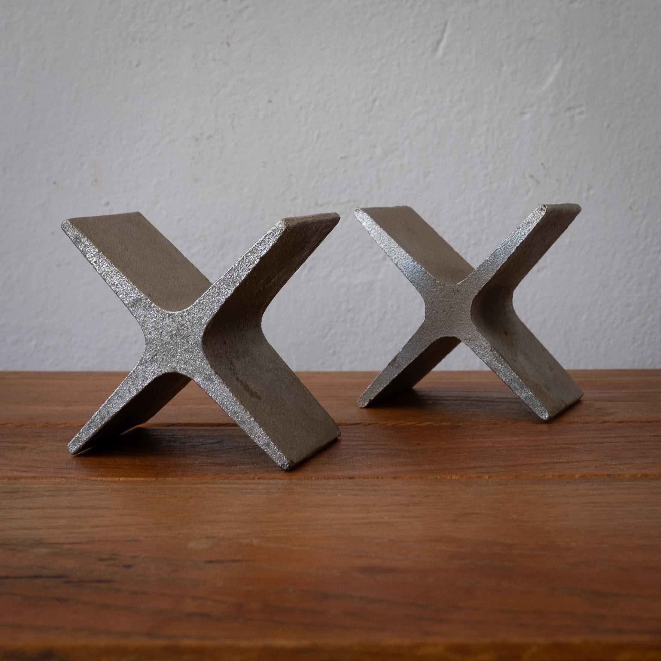 Rare pair of bookends by Carl Auböck III.
Nickel plated steel. 1970s.
 