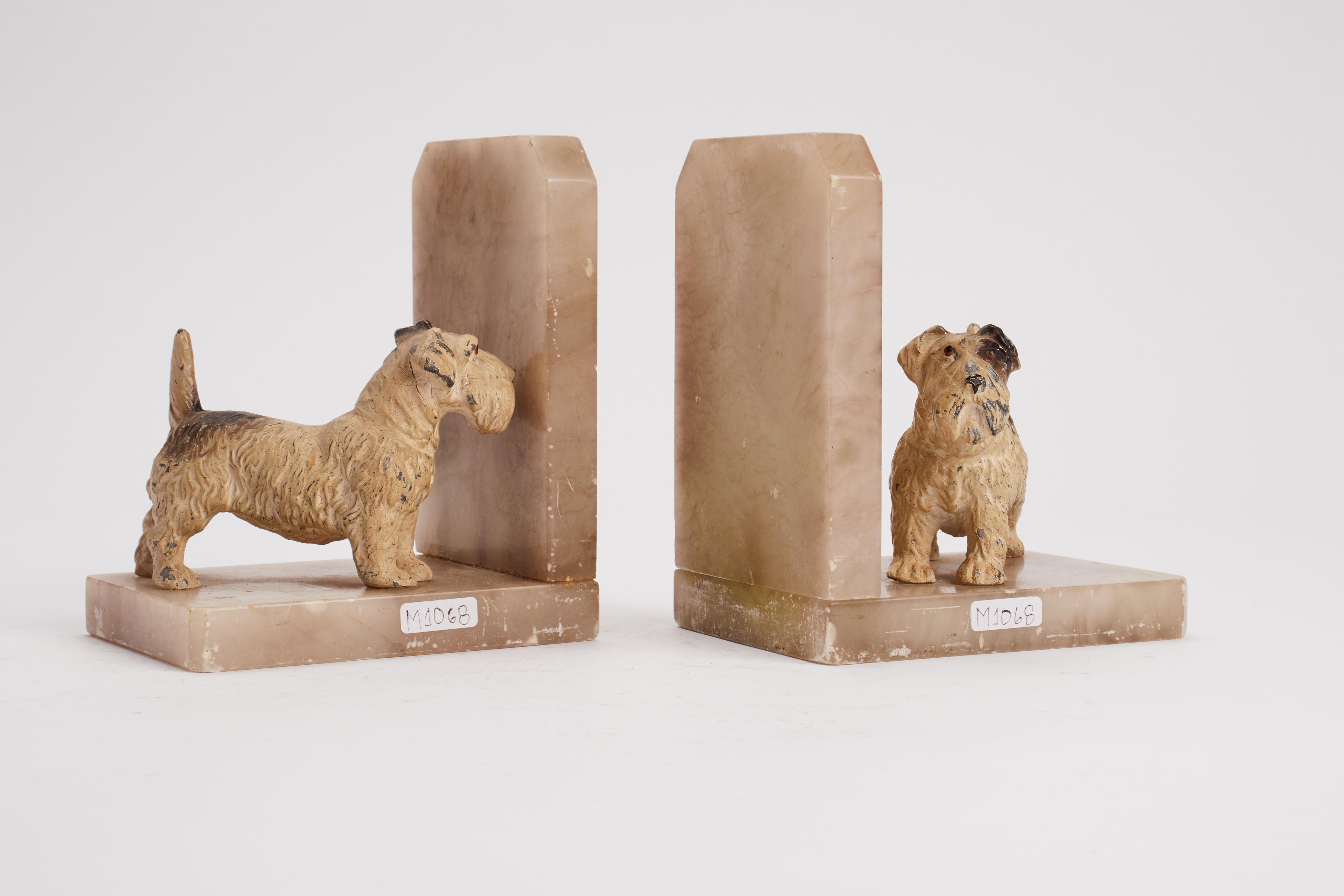 Buchstützen mit Darstellung eines Sealyham-Terrierhundes, England, 1920 im Zustand „Gut“ im Angebot in Milan, IT