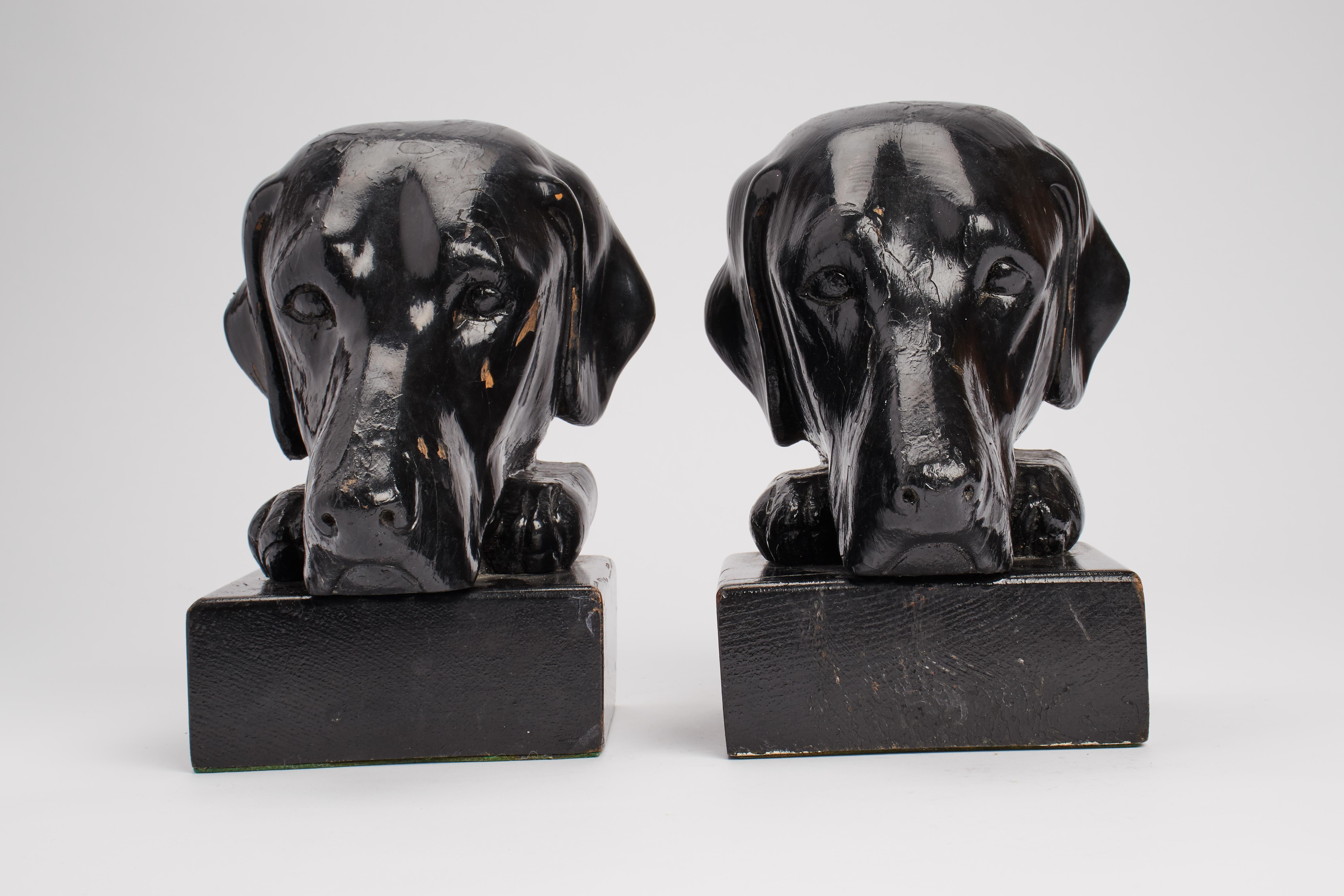 Bookends depicting the heads of black labrador dogs, England 1890. In Good Condition For Sale In Milan, IT