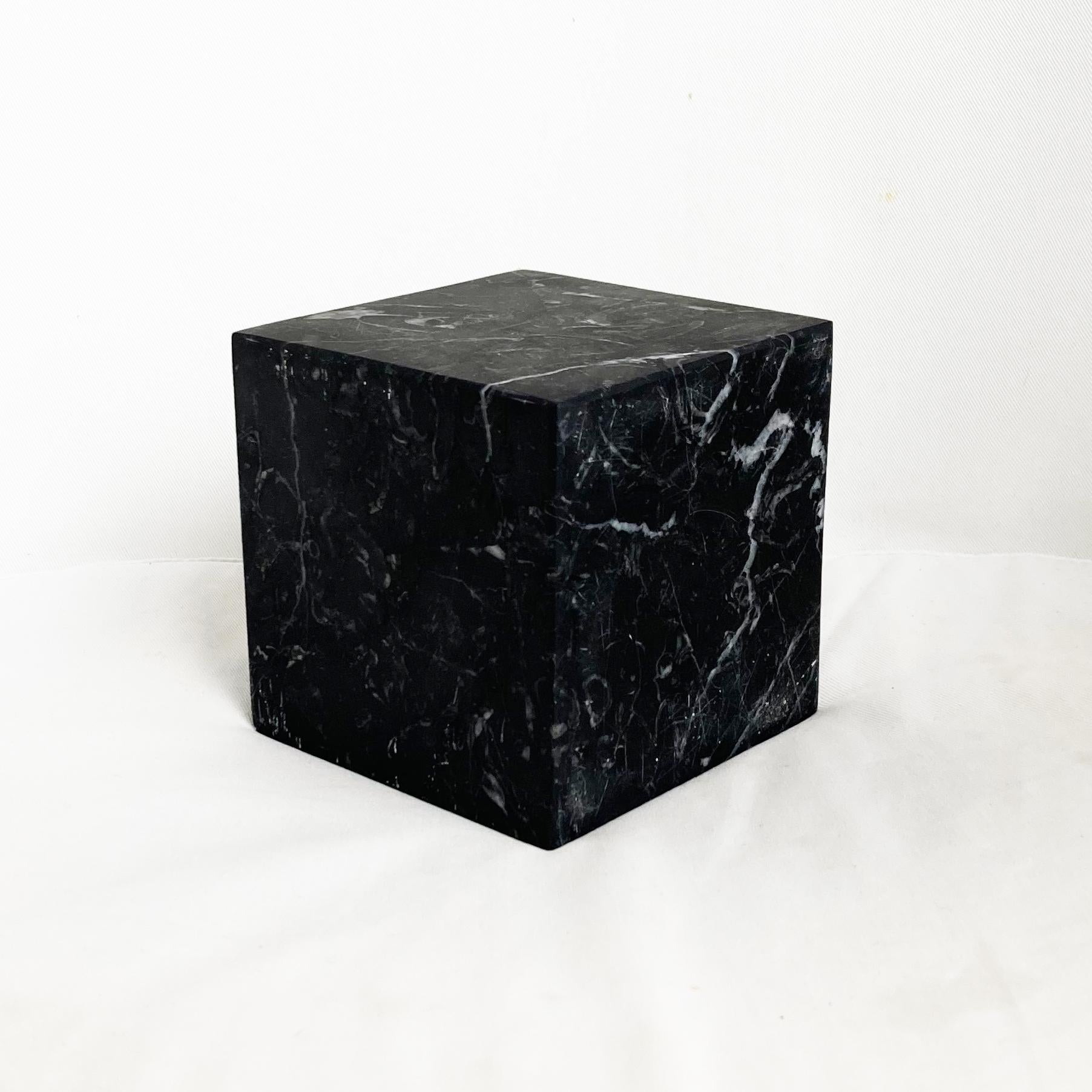 XXI secolo e contemporaneo Fermalibri in marmo nero spagnolo Marquina Design minimalista in vendita