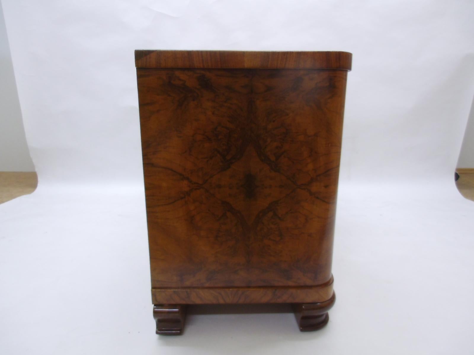 Bookmatched Burl Art Deco Commode or Small Sideboard In Good Condition For Sale In Senden, NRW