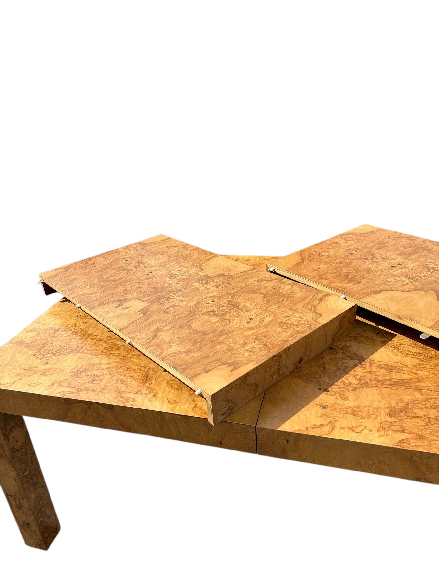 Table de salle à manger en bois de bouleau assortie par Milo Baughman en vente 1