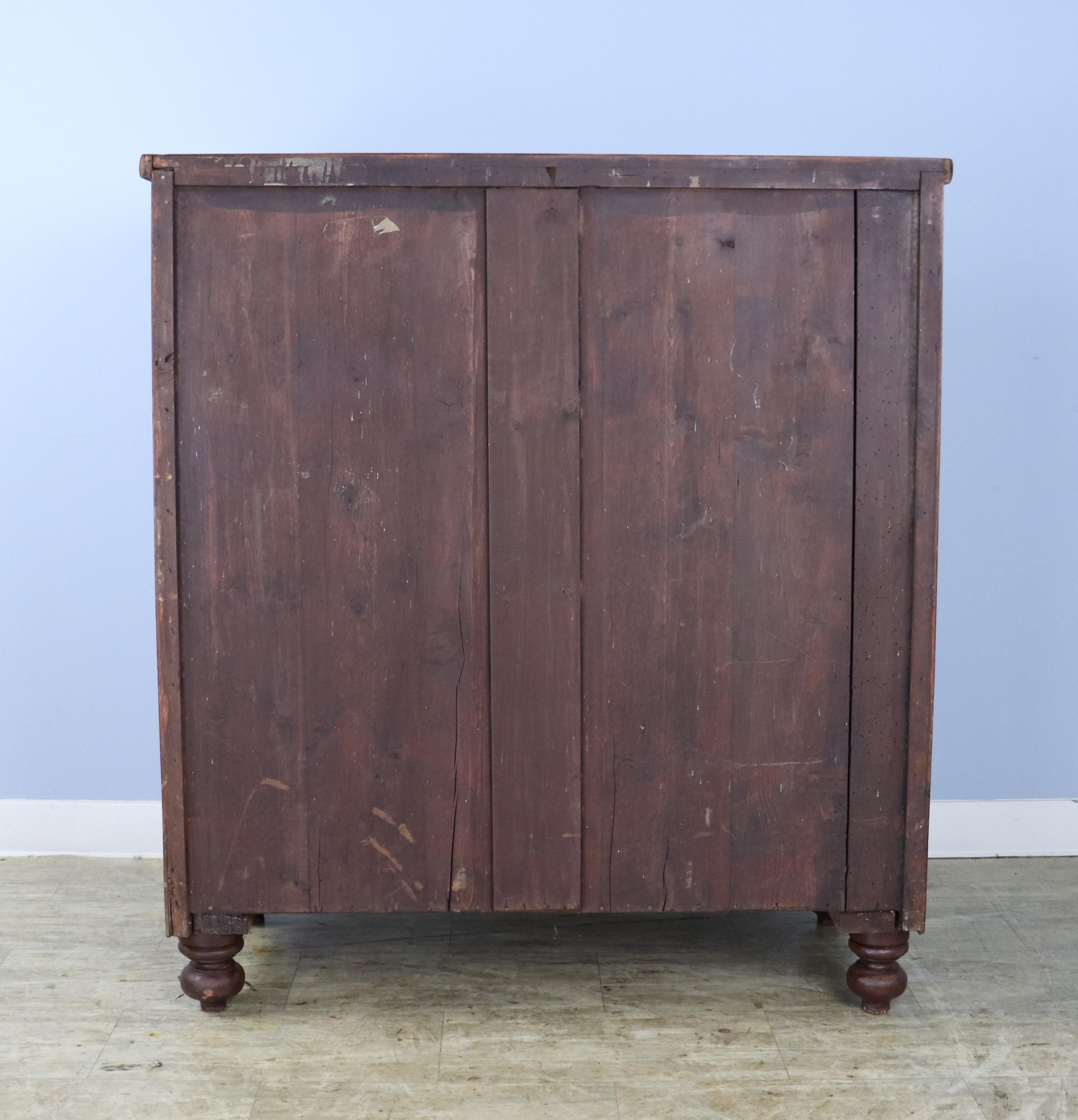 Bookmatched Veneered Bowfront Mahogany Chest of Drawers For Sale 7