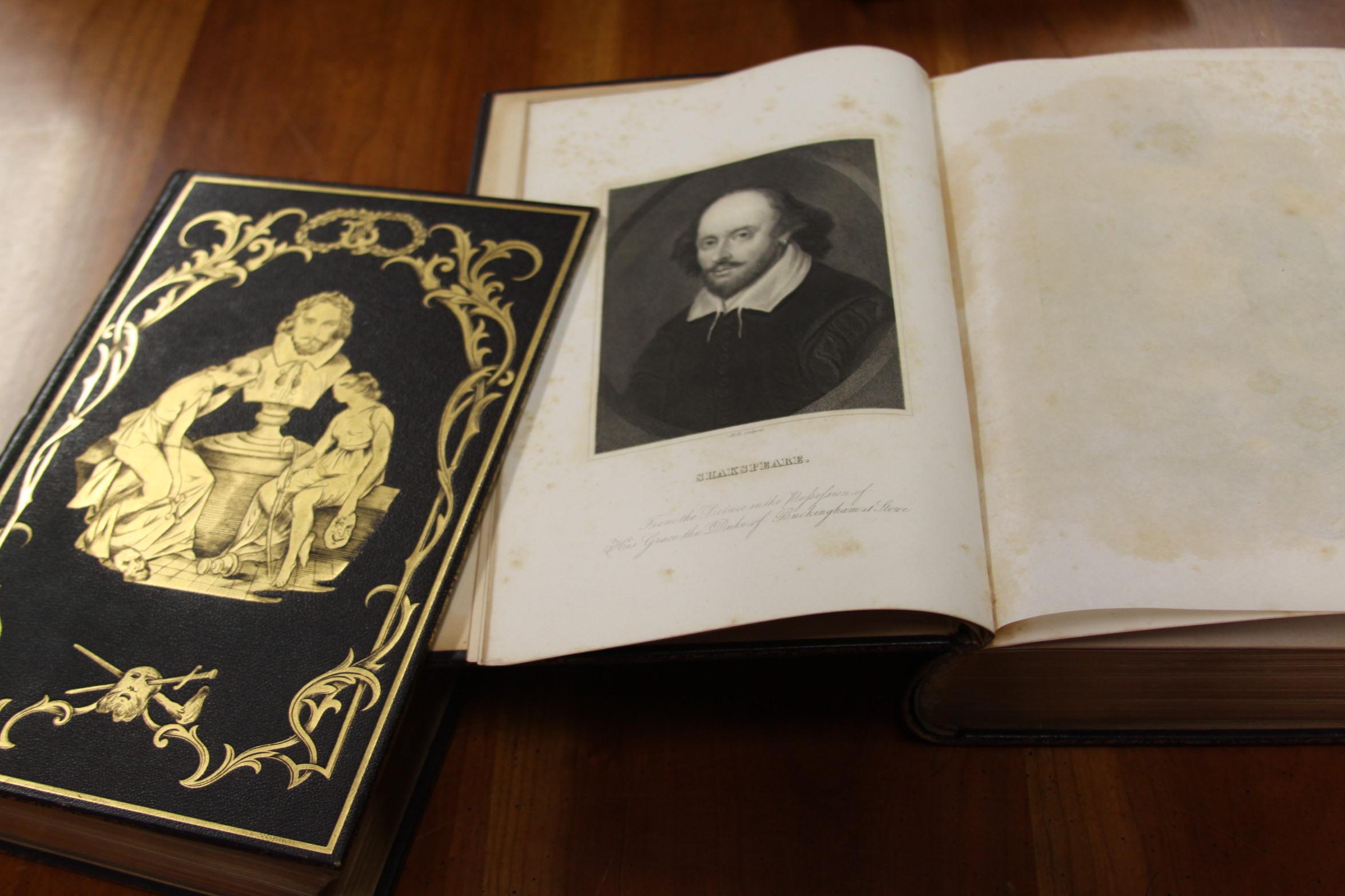 Books.  Collections Leather Bound Set. The Dramatic Plays of William Shakespeare 1