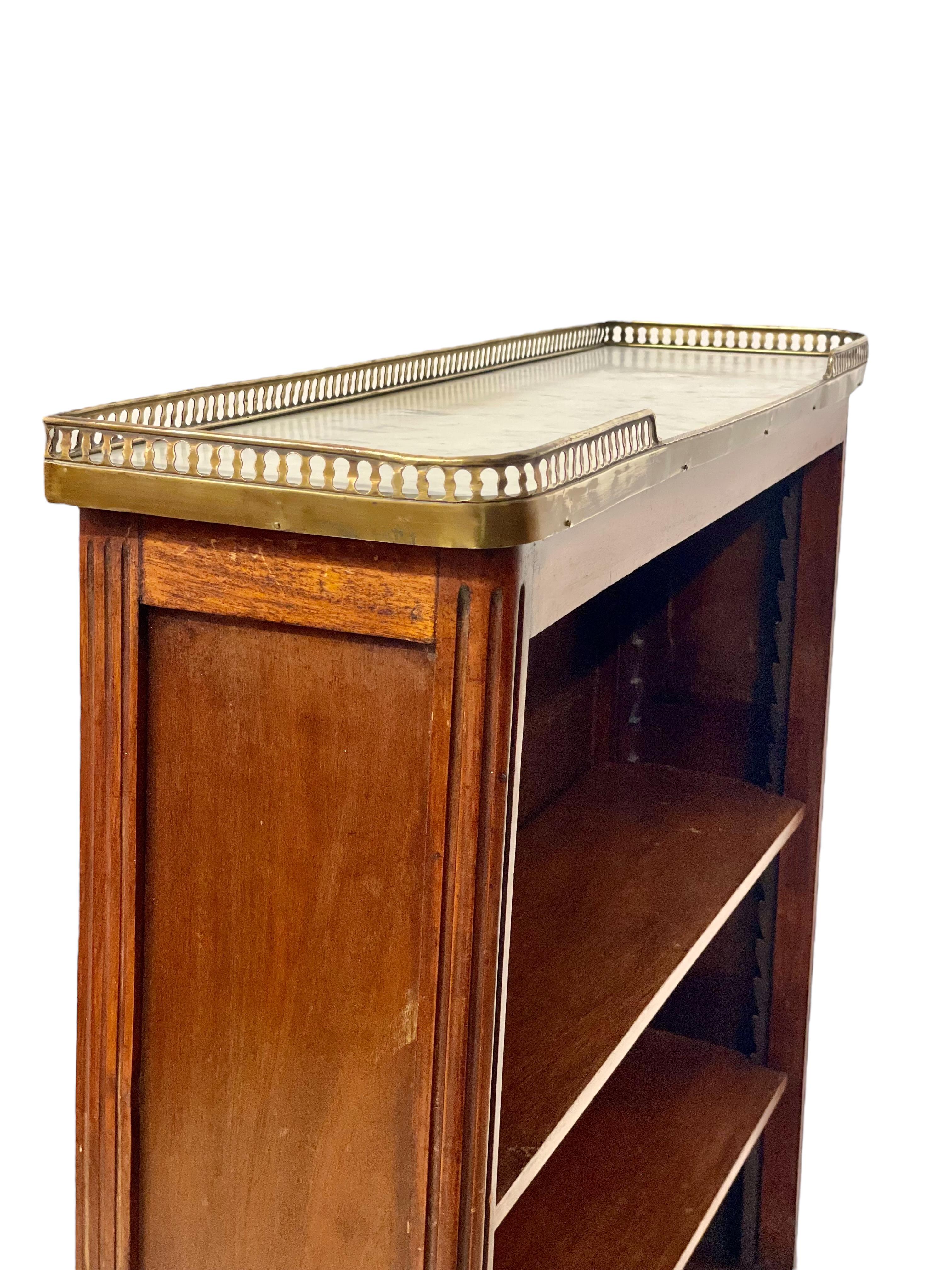 Libreria o Bibus con piano in marmo e galleria in ottone, XIX secolo in vendita 6