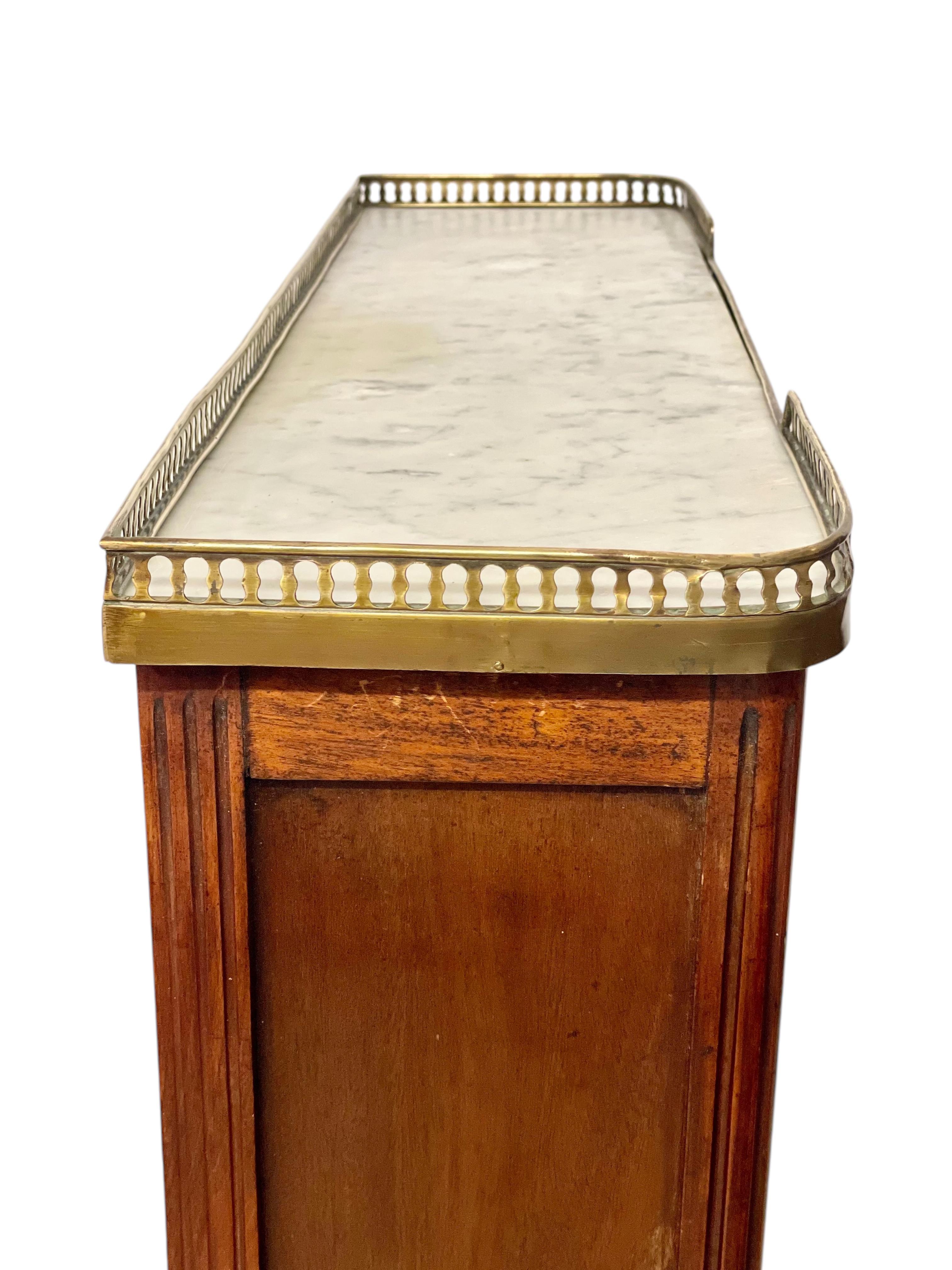 Libreria o Bibus con piano in marmo e galleria in ottone, XIX secolo in vendita 7