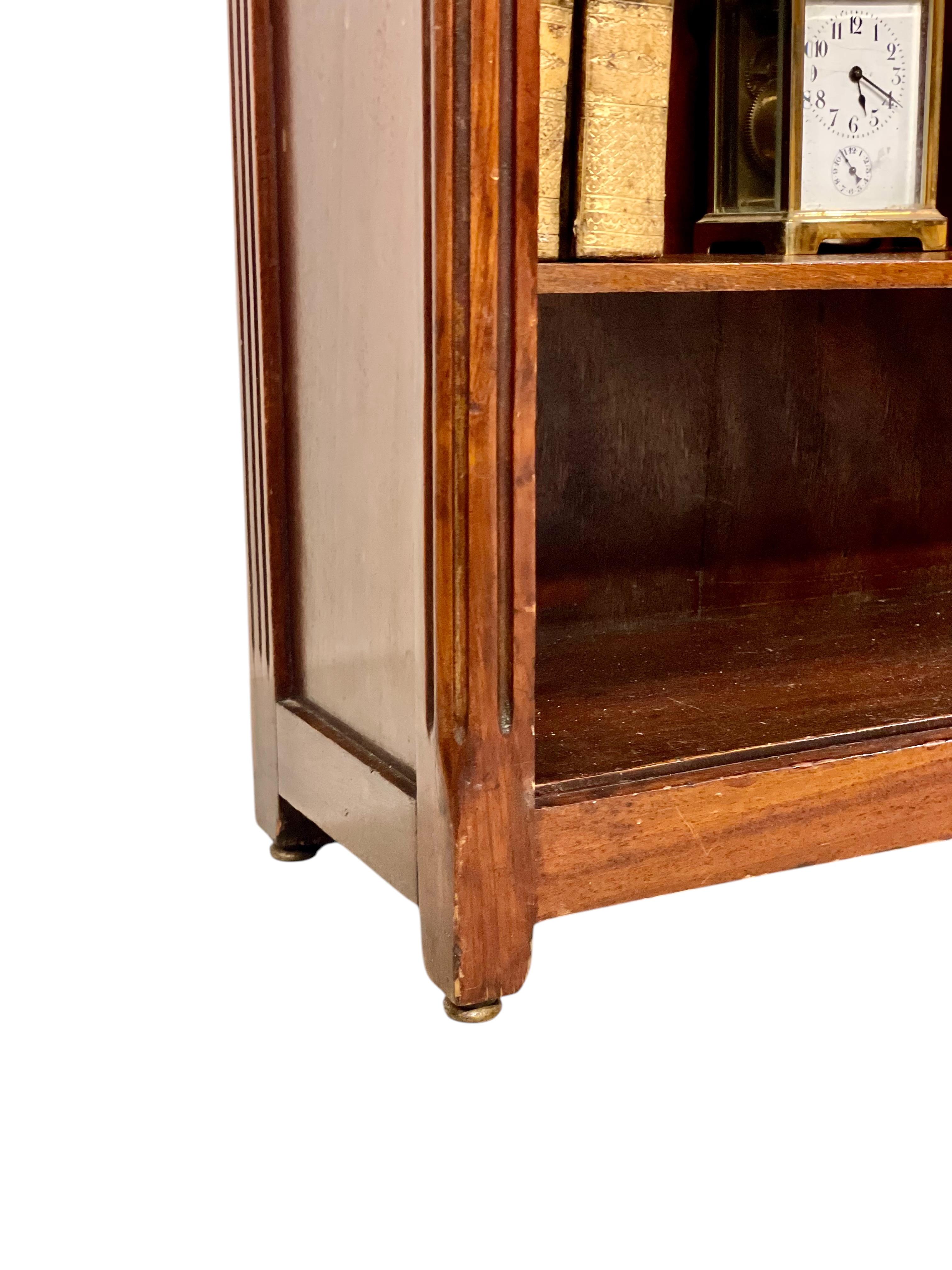 Libreria o Bibus con piano in marmo e galleria in ottone, XIX secolo in vendita 9