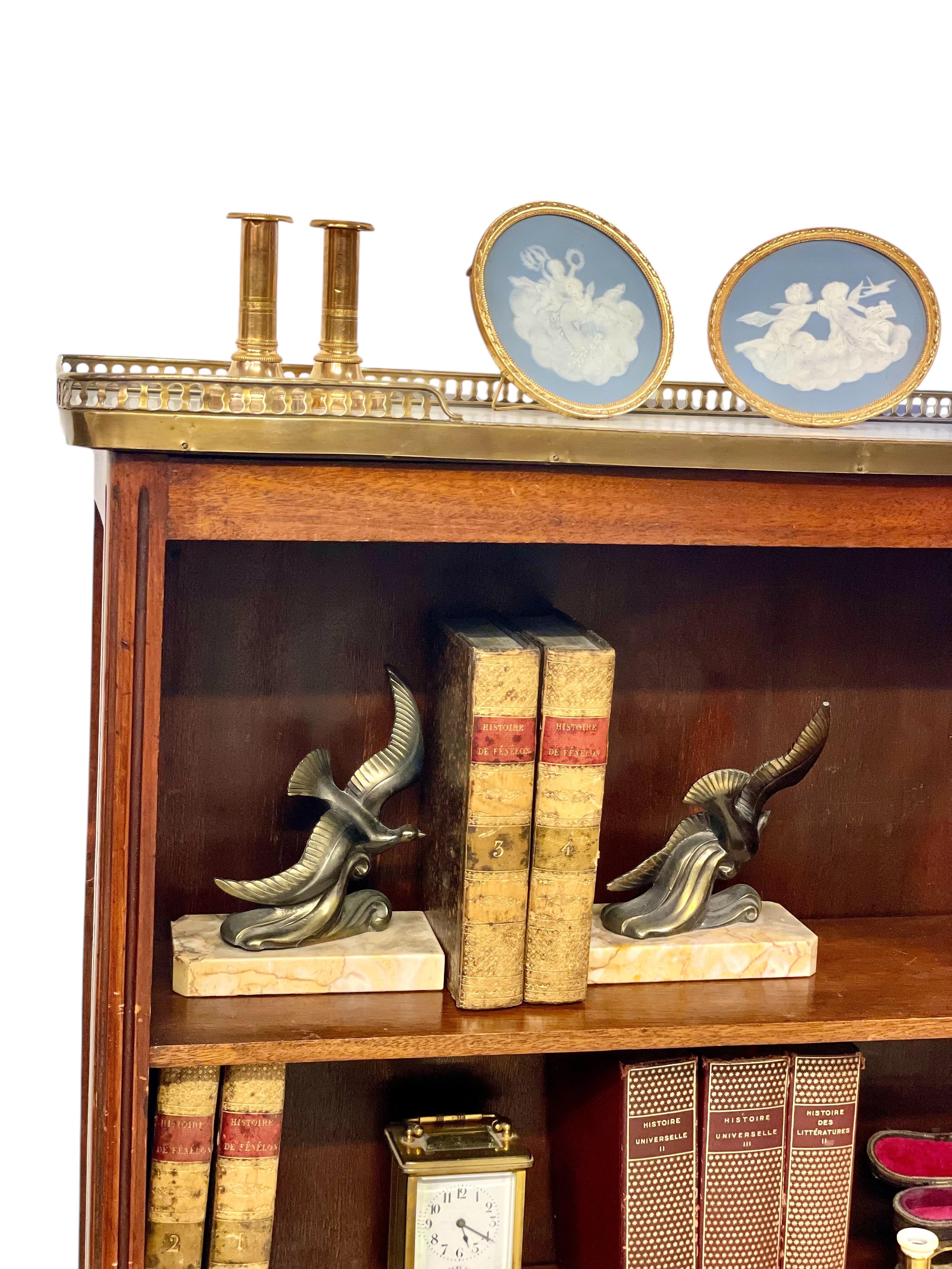 Libreria o Bibus con piano in marmo e galleria in ottone, XIX secolo in vendita 11