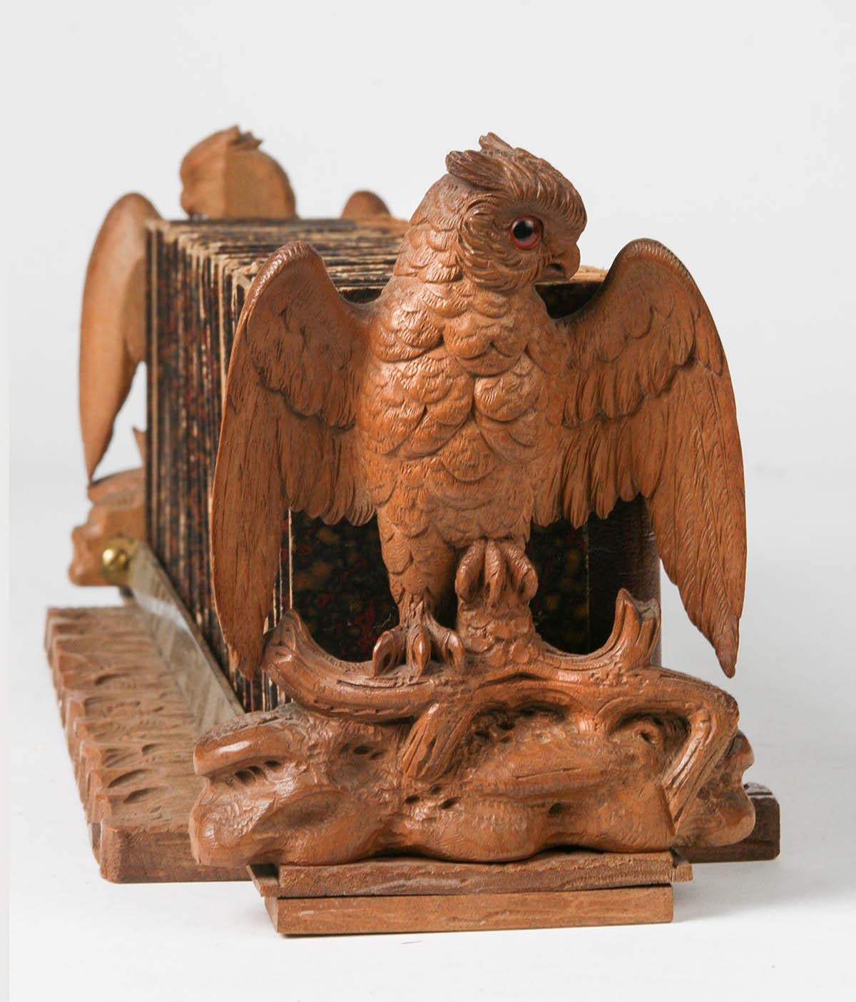 Black Forest bookshelf or bookends.
Made from walnut wood carving.
The supports have the shape of an owl, including small glass eyes.
The owls are designed in great detail with refined carvings.
A brass strip is attached in the middle, so that