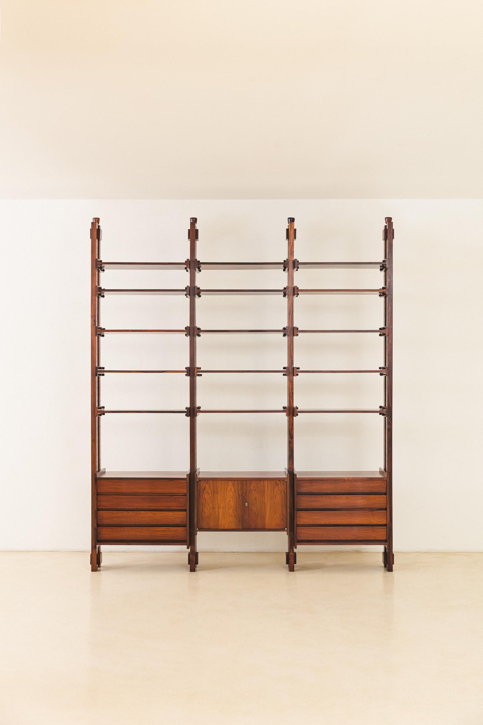 Mid-Century Modern Bookshelf with Rosewood Veneers by Brazilian company Celina Decorações, 1960s For Sale