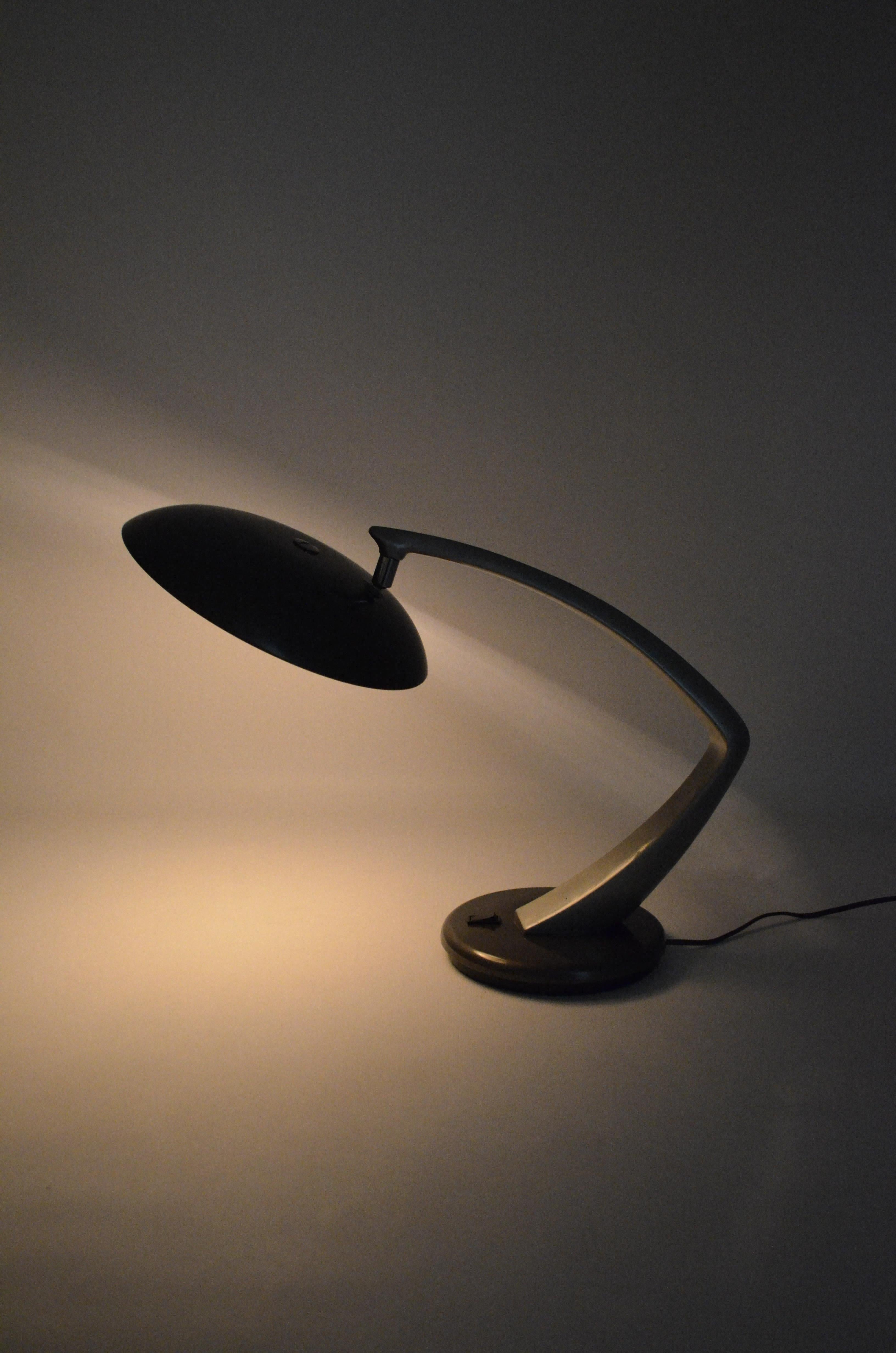 Boomerang 64 table lamp by FASE In Good Condition For Sale In Marinha Grande, PT