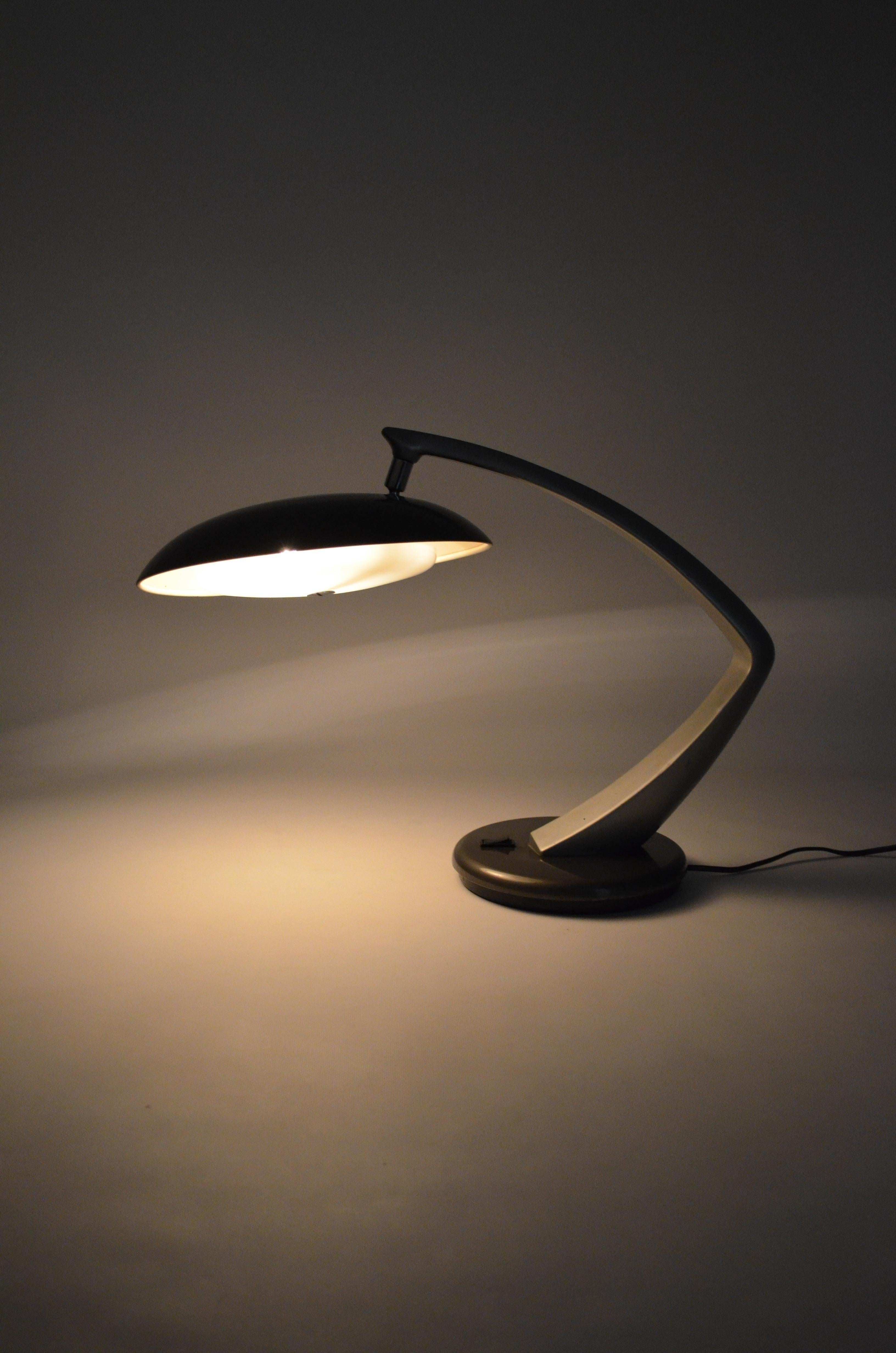 Milieu du XXe siècle Lampe de table Boomerang 64 de FASE en vente