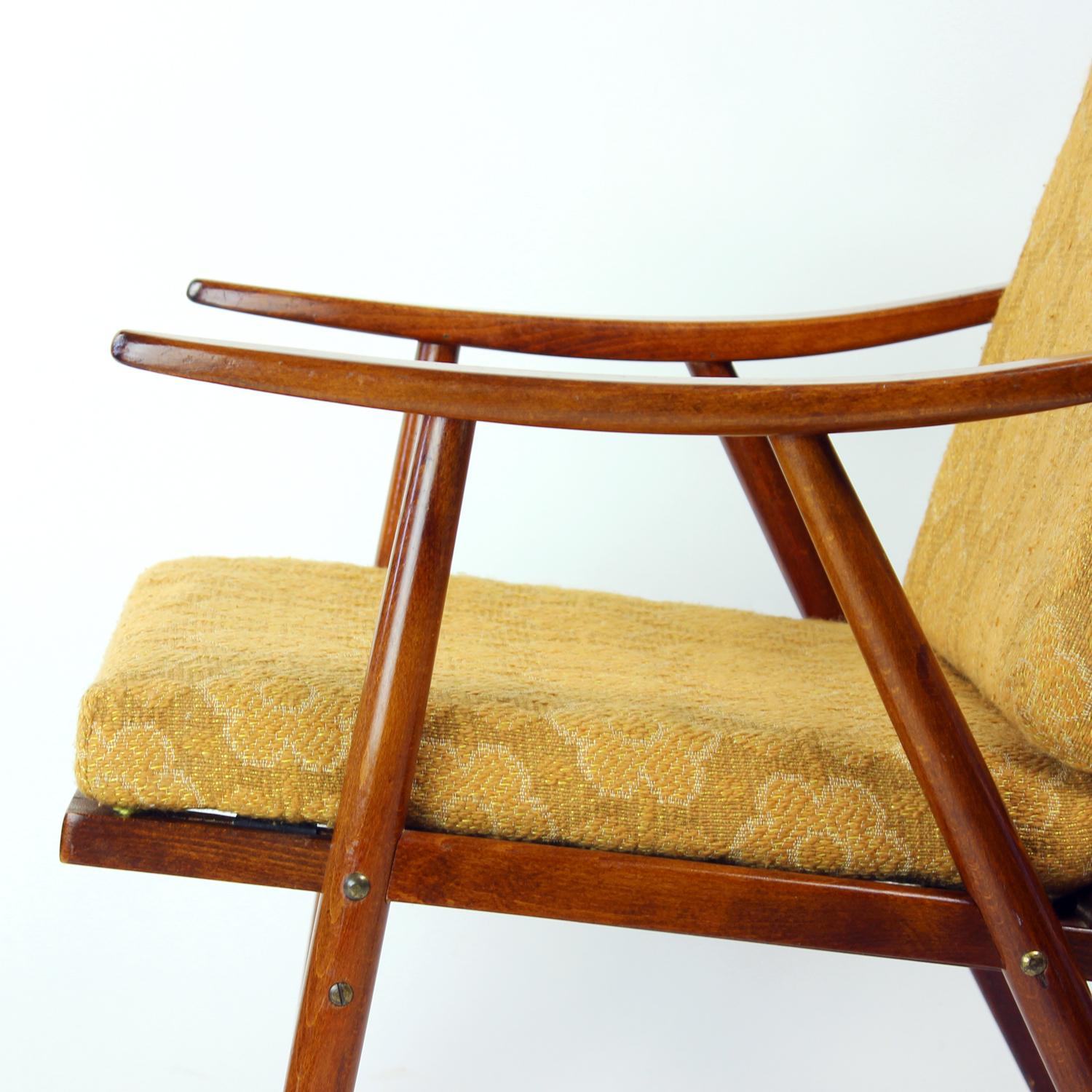 Boomerang Armchair By Ton, Czechoslovakia 1960s In Good Condition For Sale In Zohor, SK