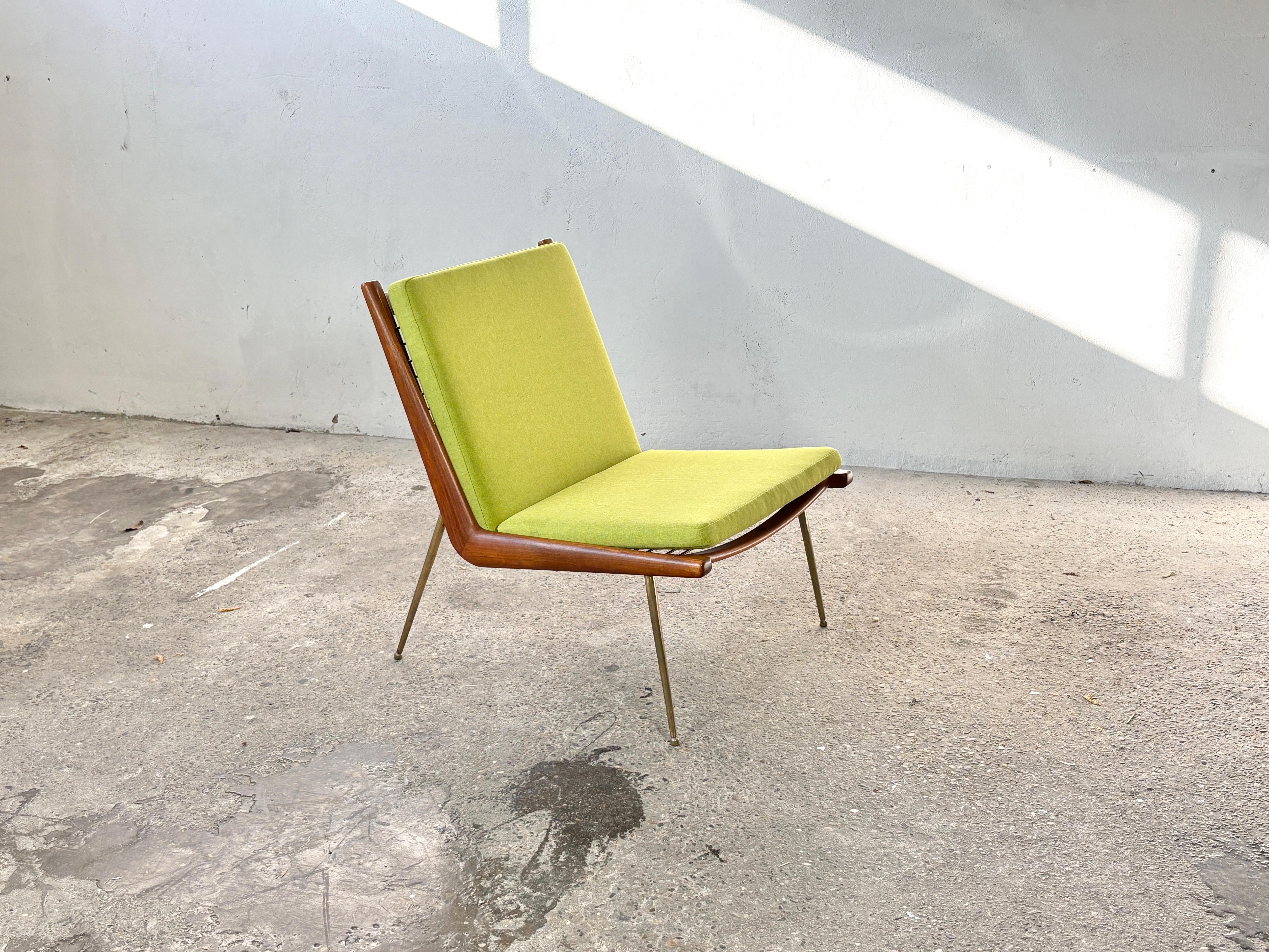 Sedia da salotto Boomerang modello FD 134  design di Peter Hvidt & Orla Mølgaard-Nielsen per France & Daverkosen 

Prodotto da France & Daverkosen, questo modello FD134 diventa famoso come sedia 