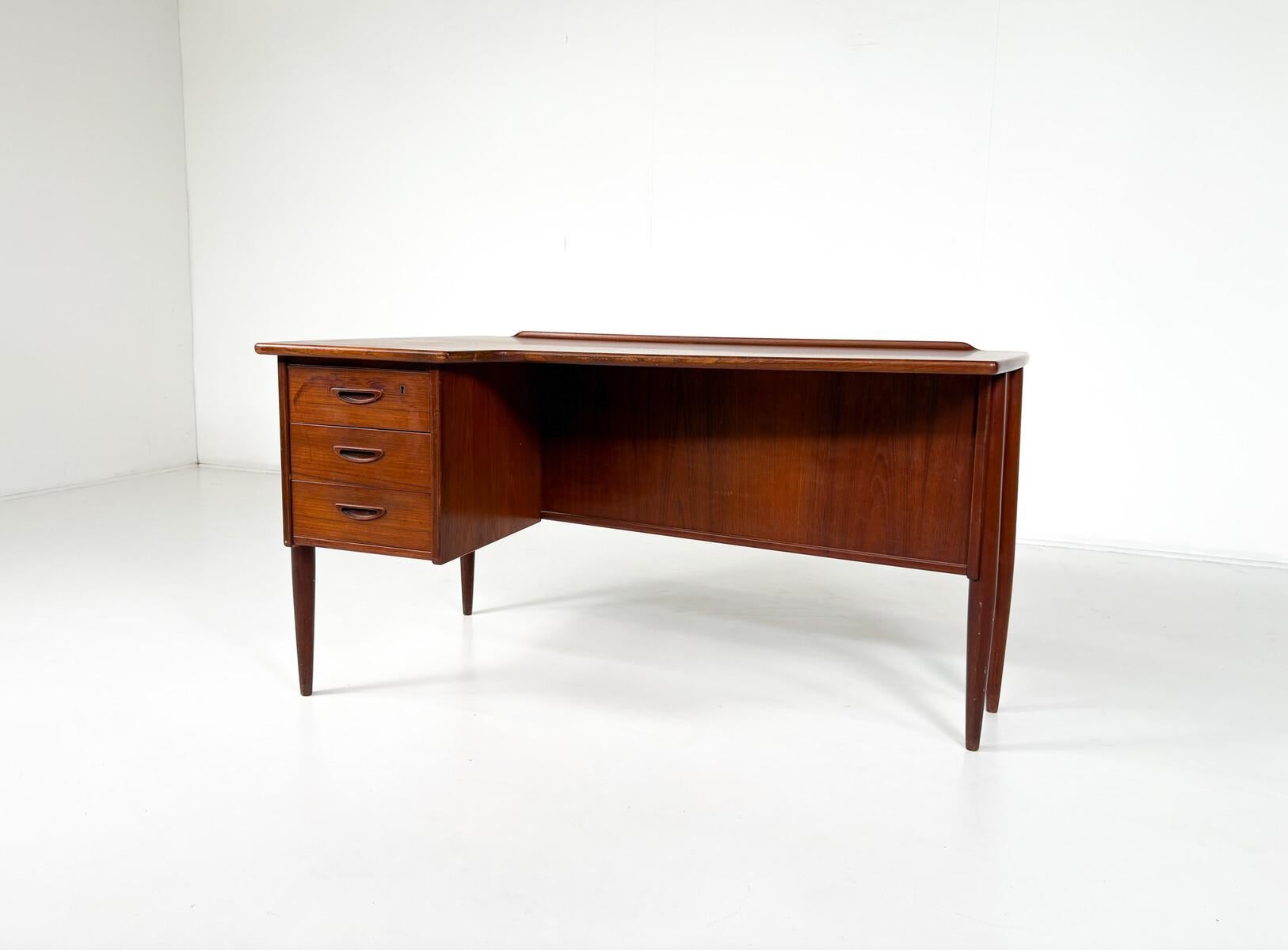 Mid-Century Modern Bureau Boomerang A10 par Göran Strand pour Lelangs Möbelfabrik, 1960s en vente
