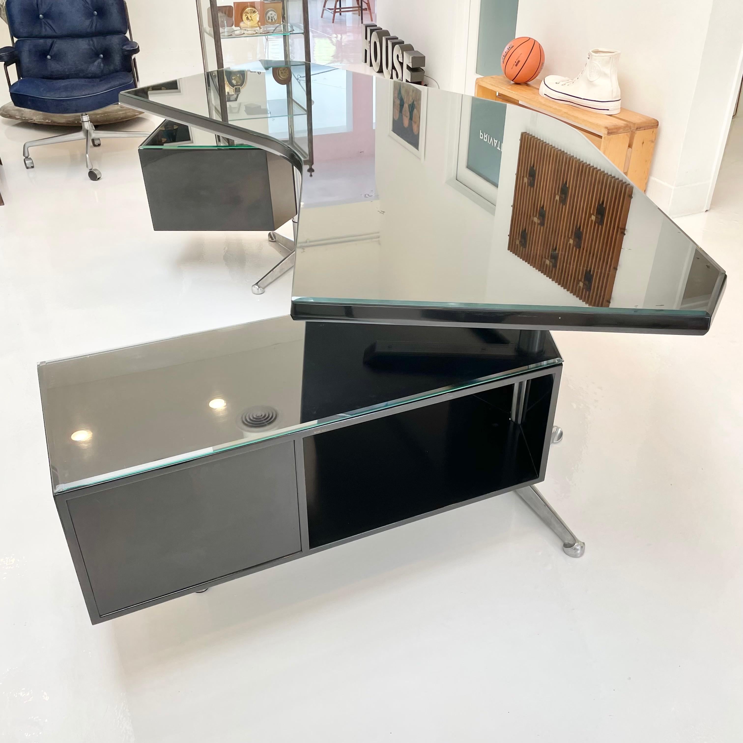 Boomerang Desk by Osvaldo Borsani for Tecno Milano 2