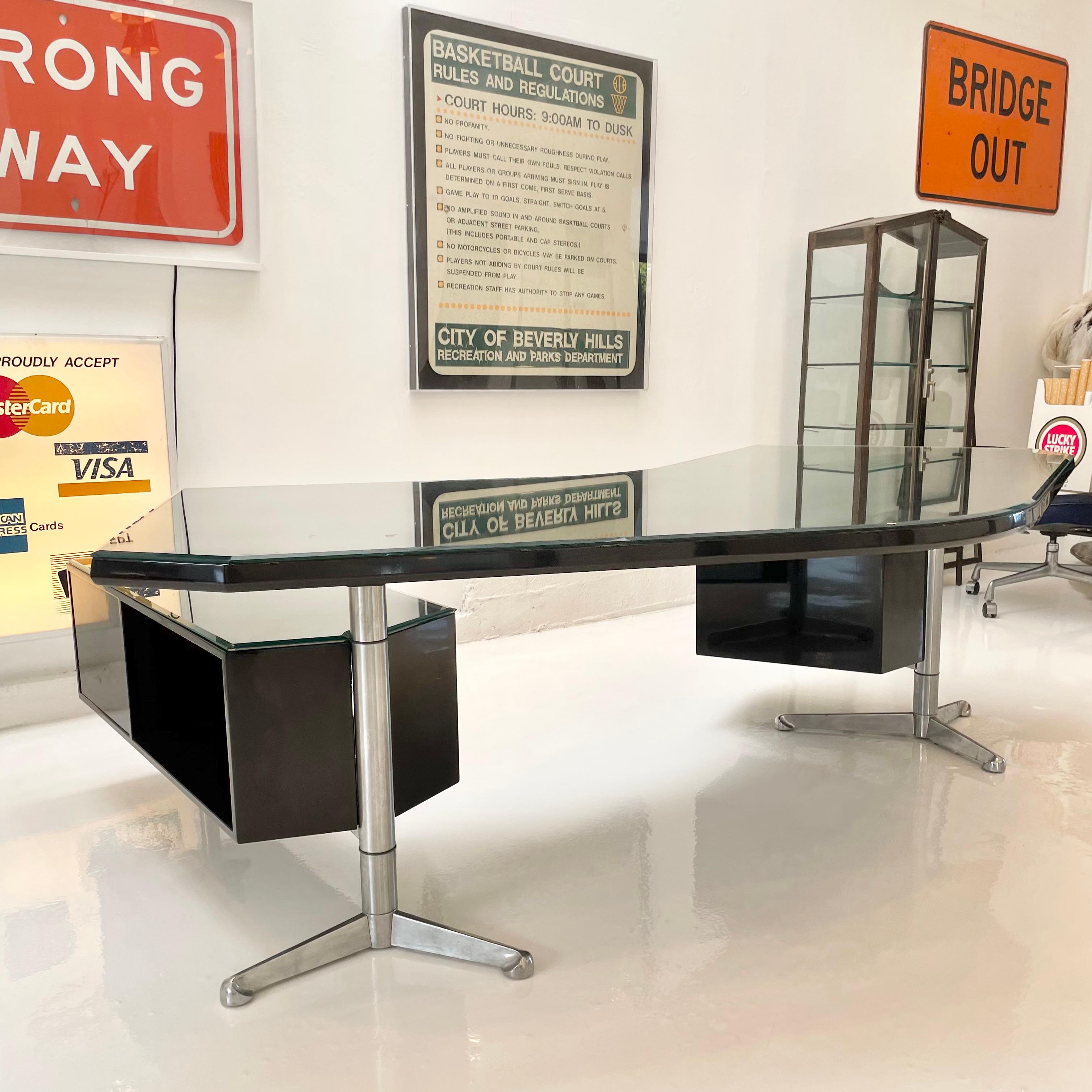 Boomerang Desk by Osvaldo Borsani for Tecno Milano 9