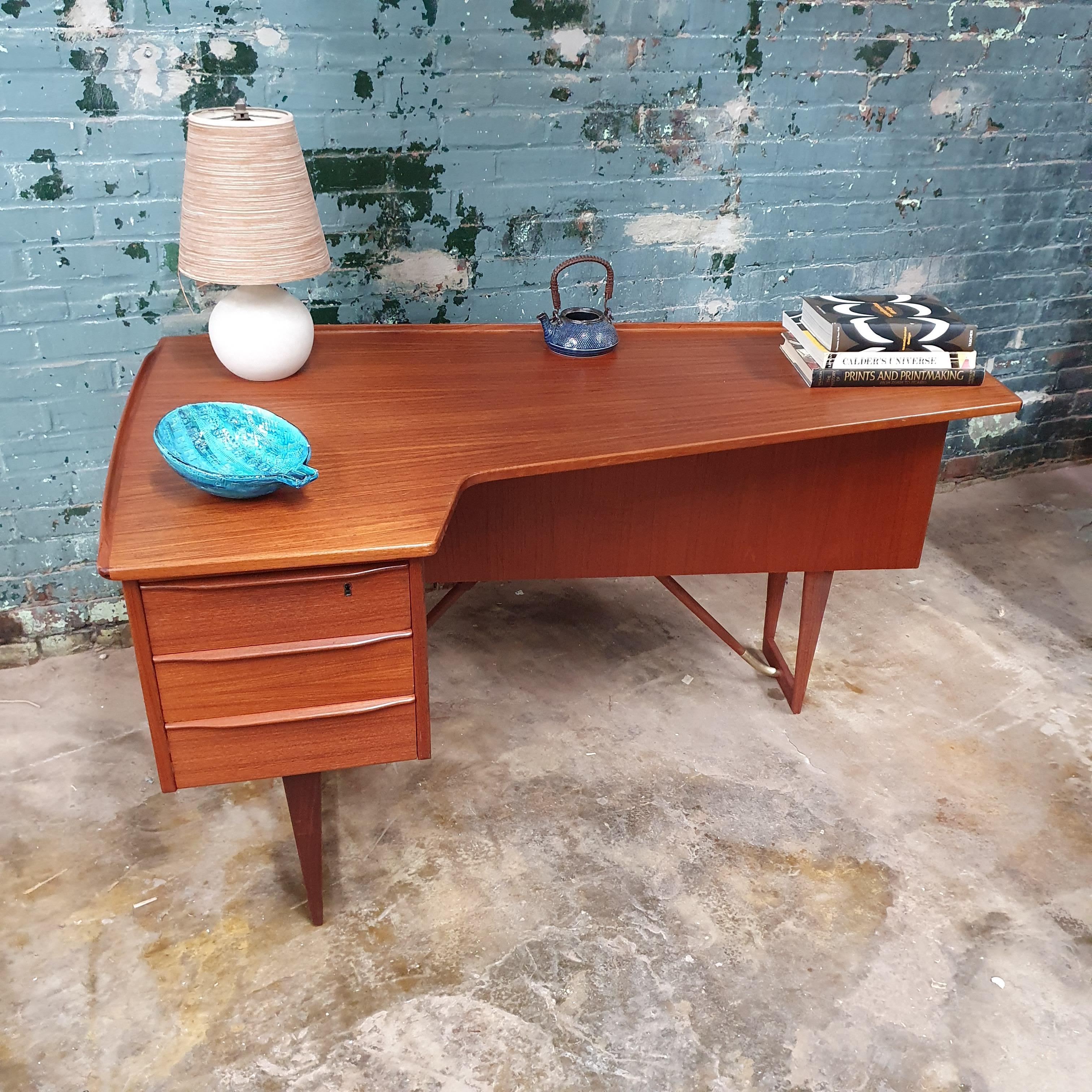 Boomerang Desk by Peter Lovig Nielsen for Dansk 4