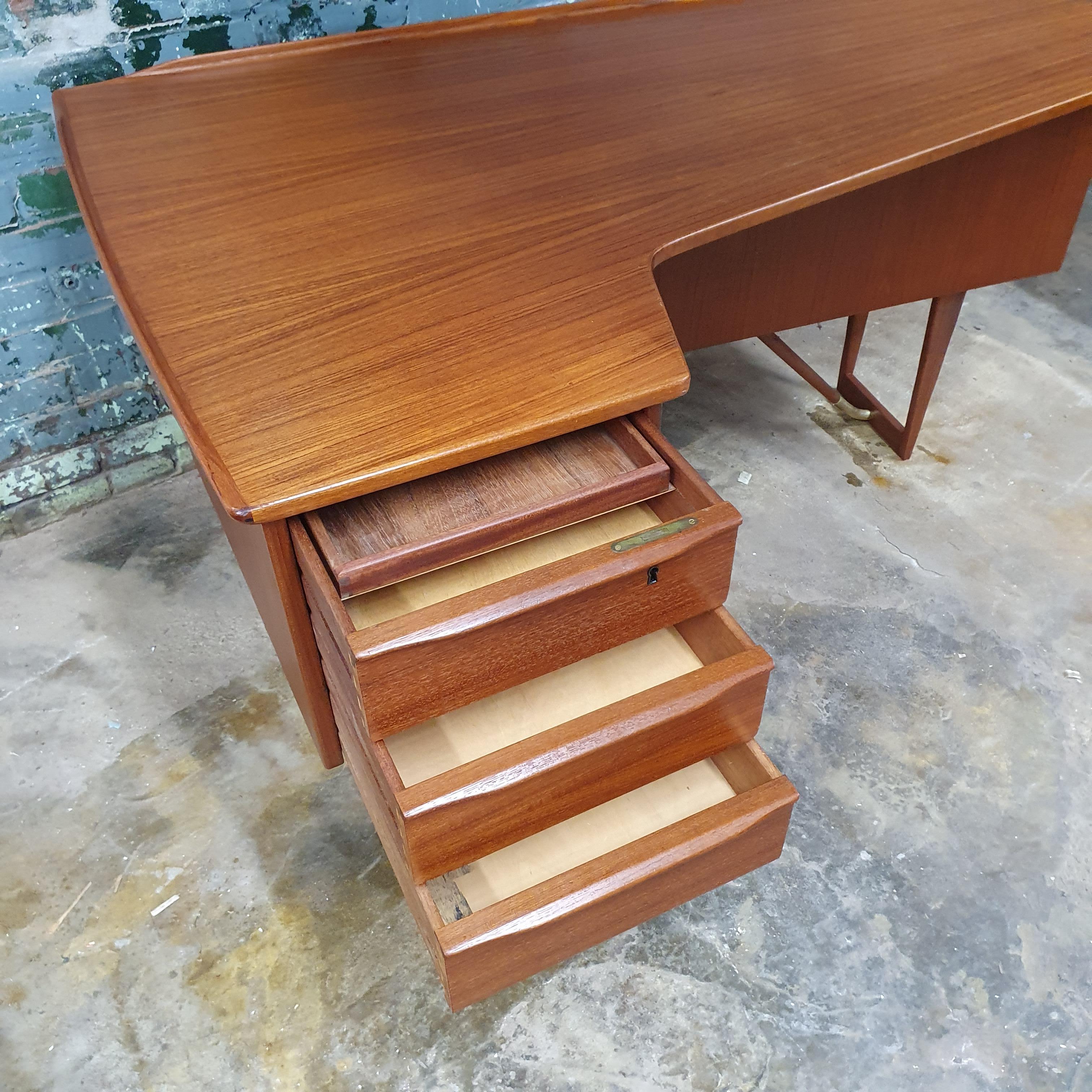 lovig desk