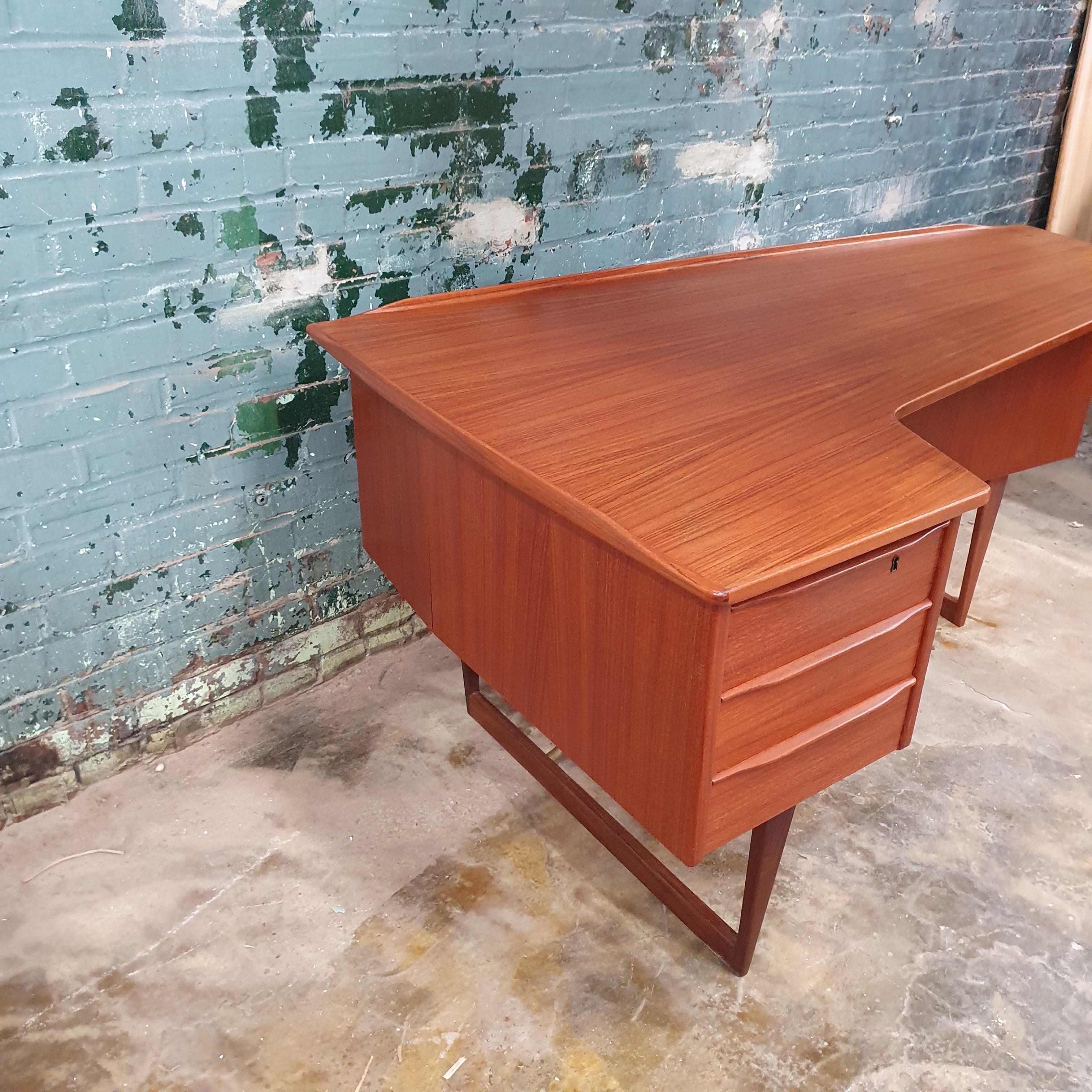 Scandinavian Modern Boomerang Desk by Peter Lovig Nielsen for Dansk