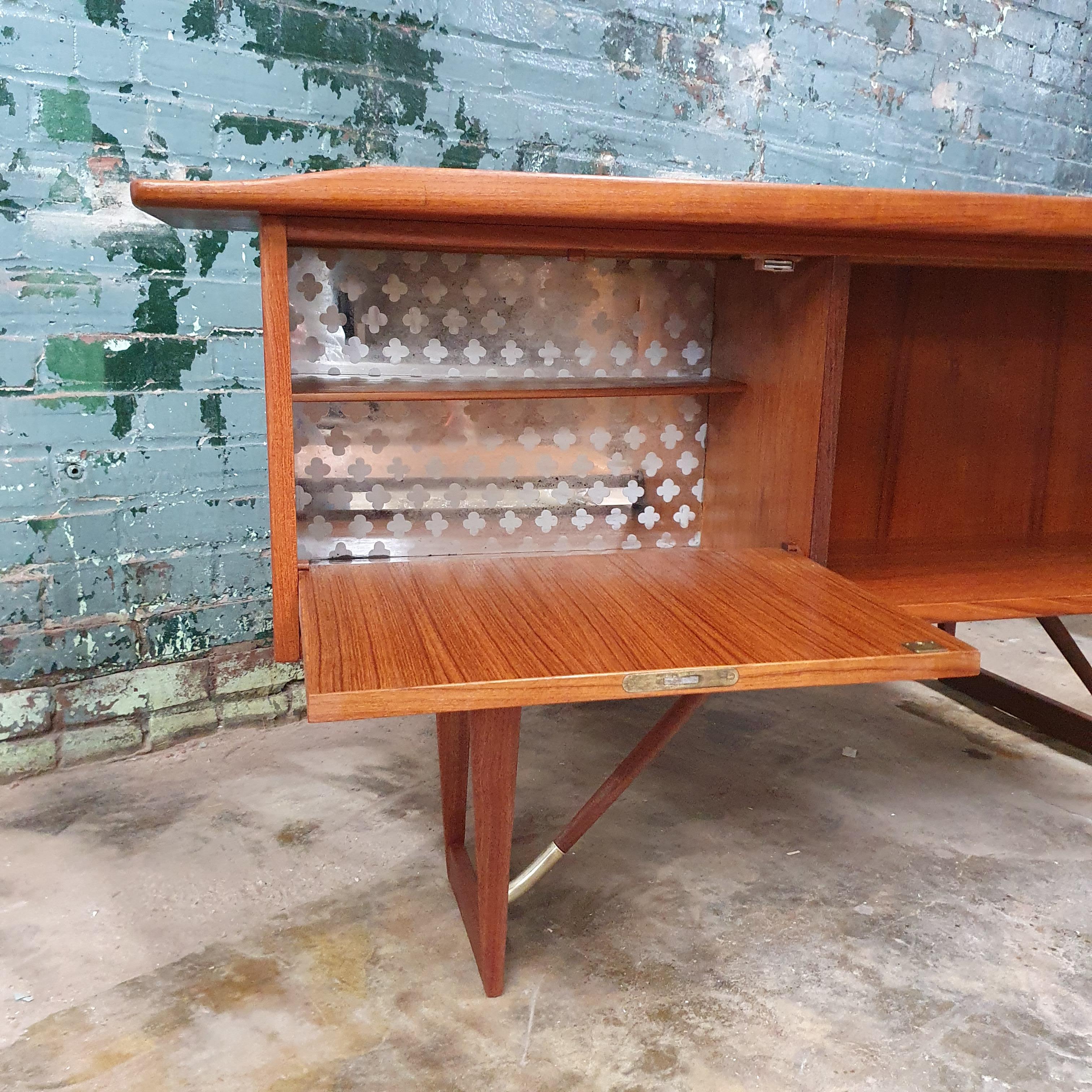 Mid-20th Century Boomerang Desk by Peter Lovig Nielsen for Dansk