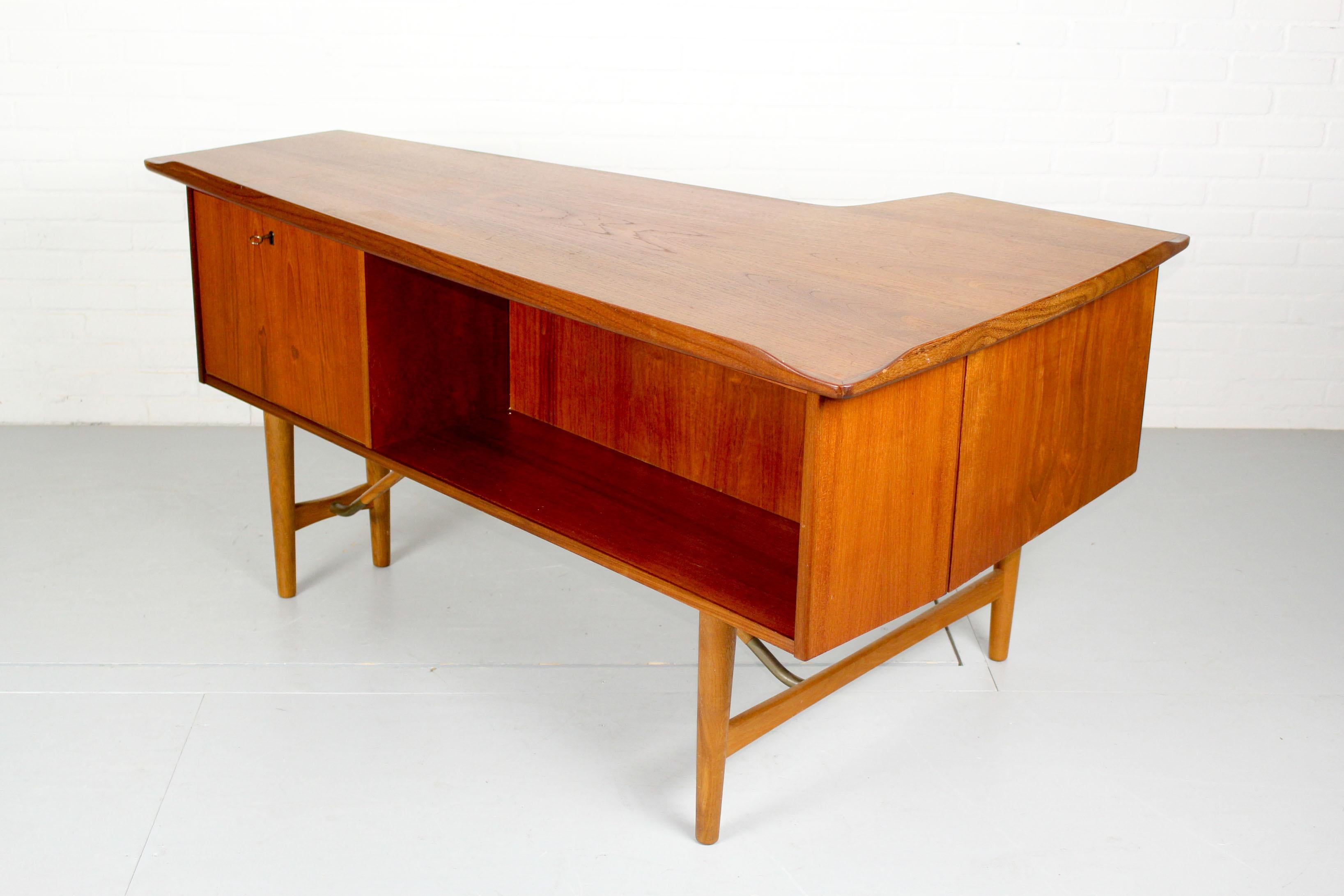 20th Century Boomerang Desk by Peter Løvig Nielsen for Hedensted Møbelfabrik, 1950s