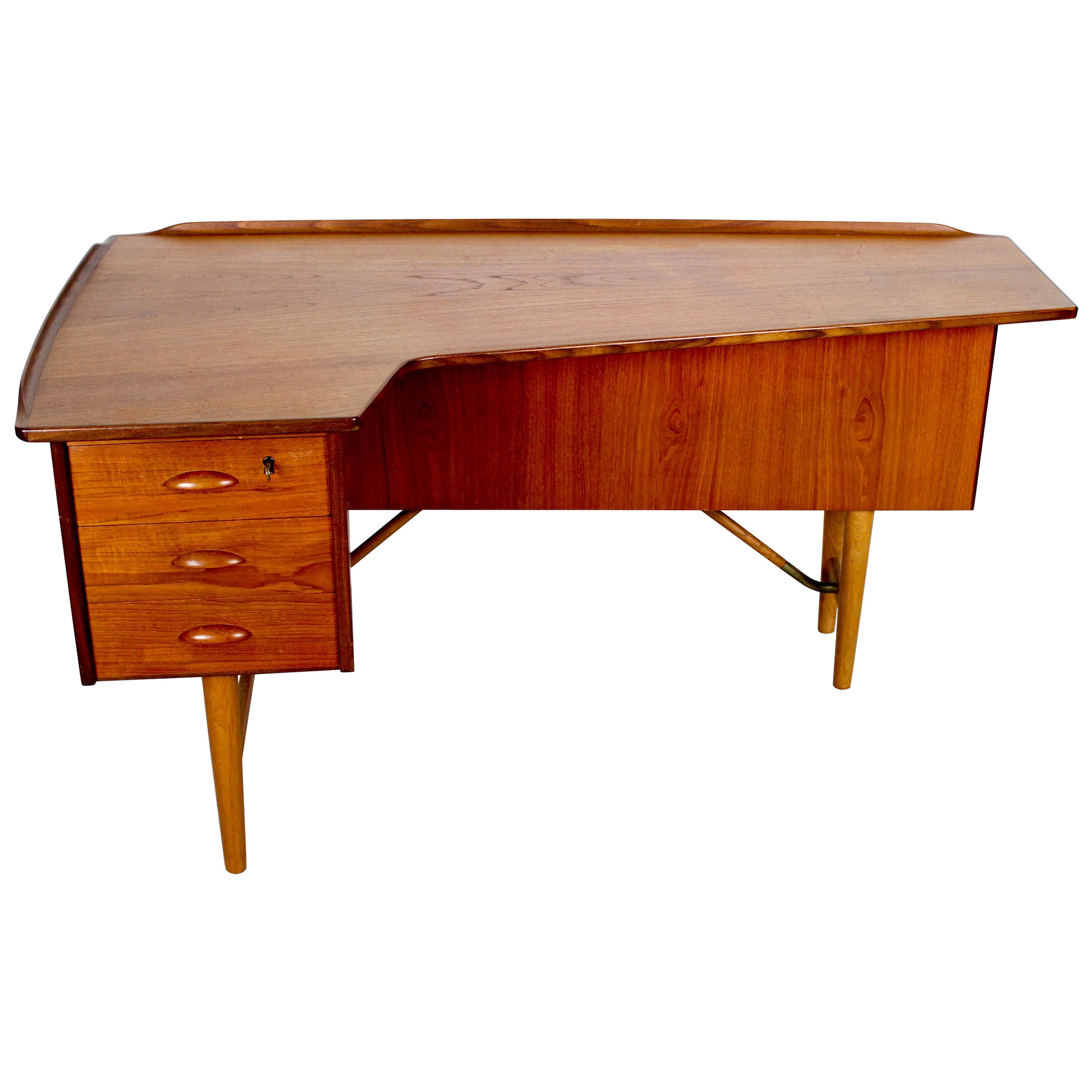 Boomerang Desk by Peter Løvig Nielsen for Hedensted Møbelfabrik, 1950s