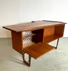 Boomerang Desk by Peter Løvig Nielsen for Hedensted Møbelfabrik