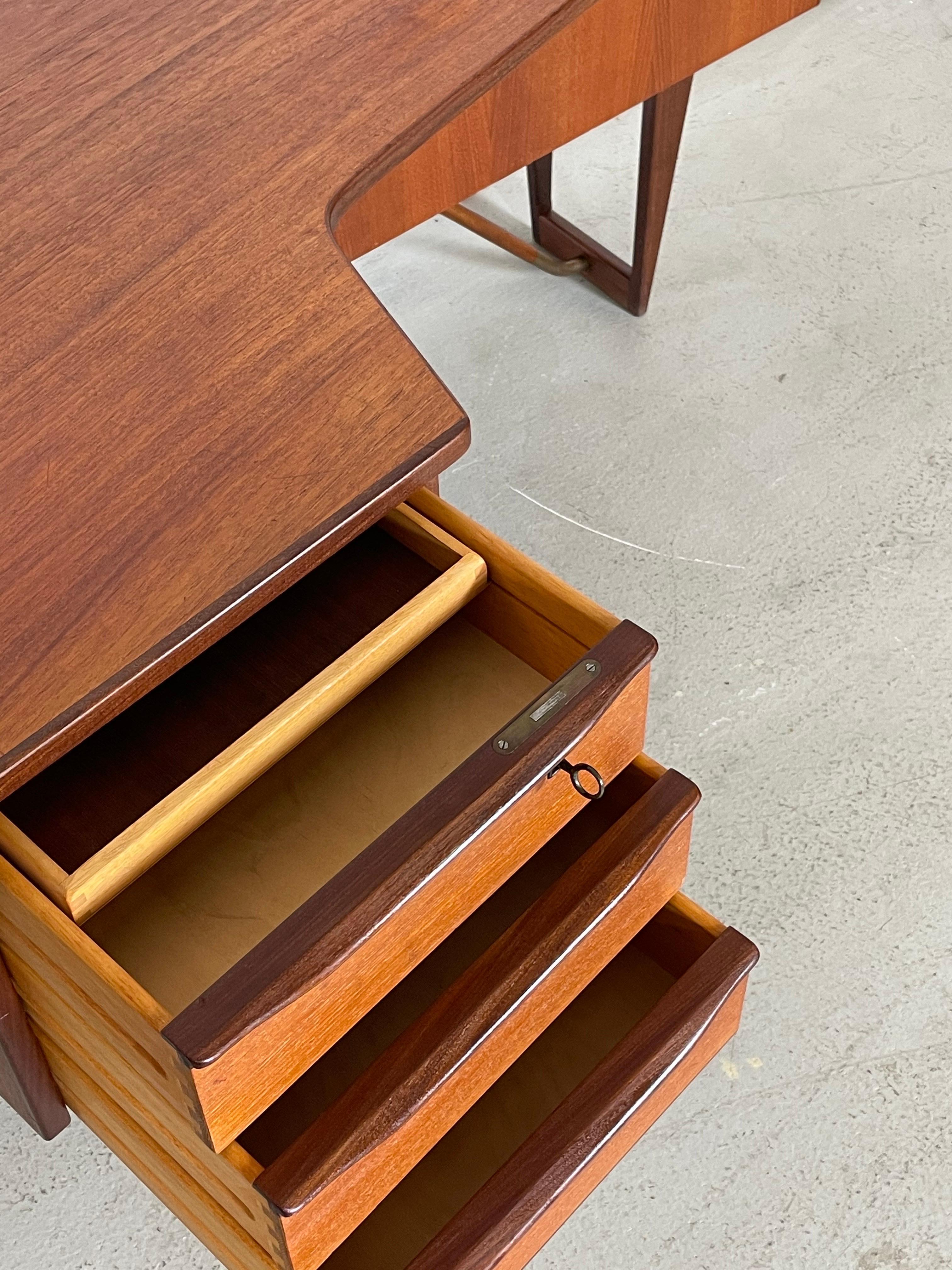 20ième siècle Bureau Boomerang par Peter Løvig Nielsen pour Hedensted Møbelfabrik en vente