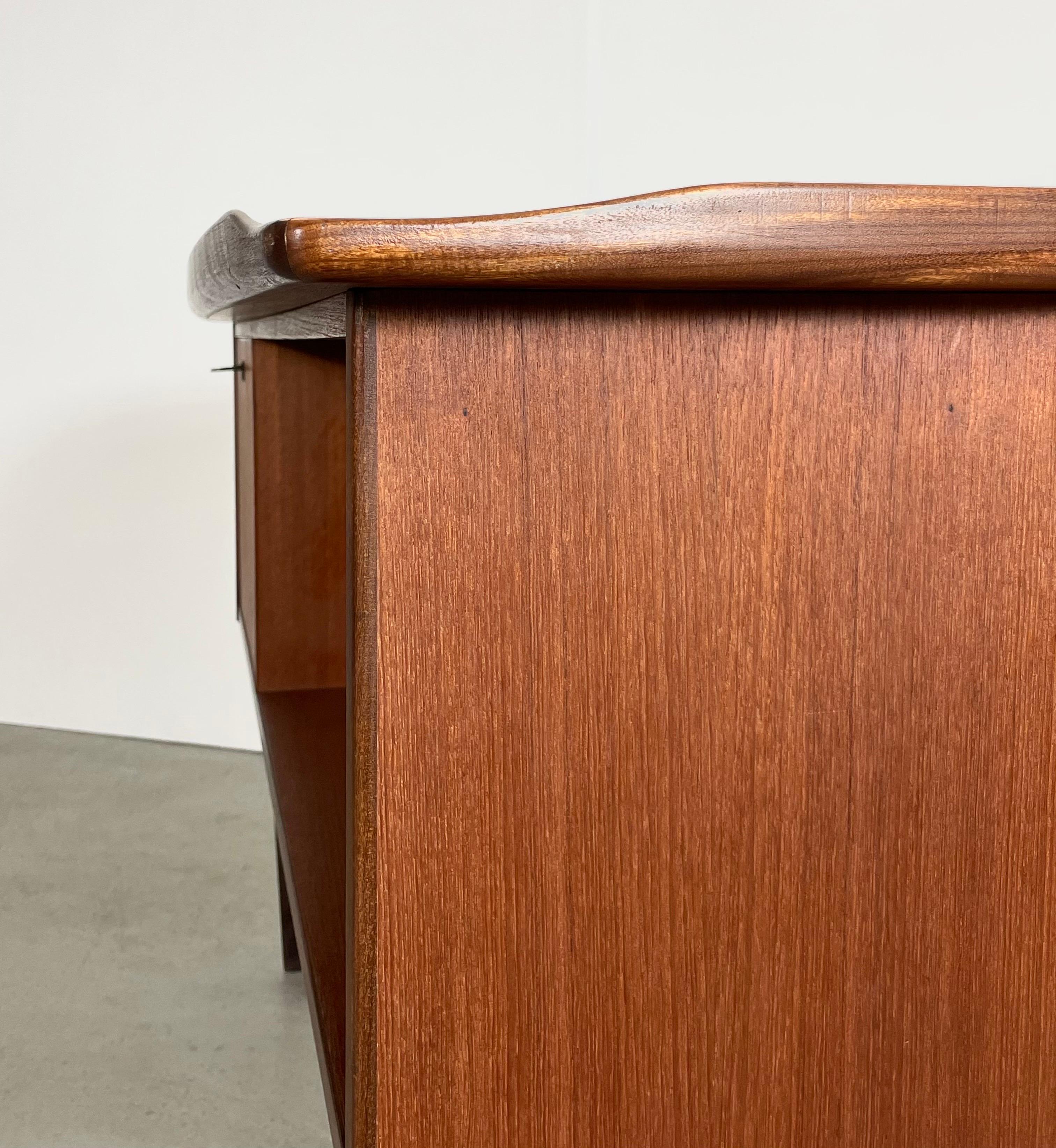 Bureau Boomerang par Peter Løvig Nielsen pour Hedensted Møbelfabrik en vente 2