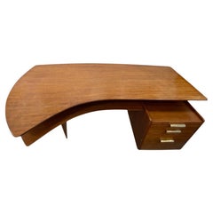 Boomerang desk