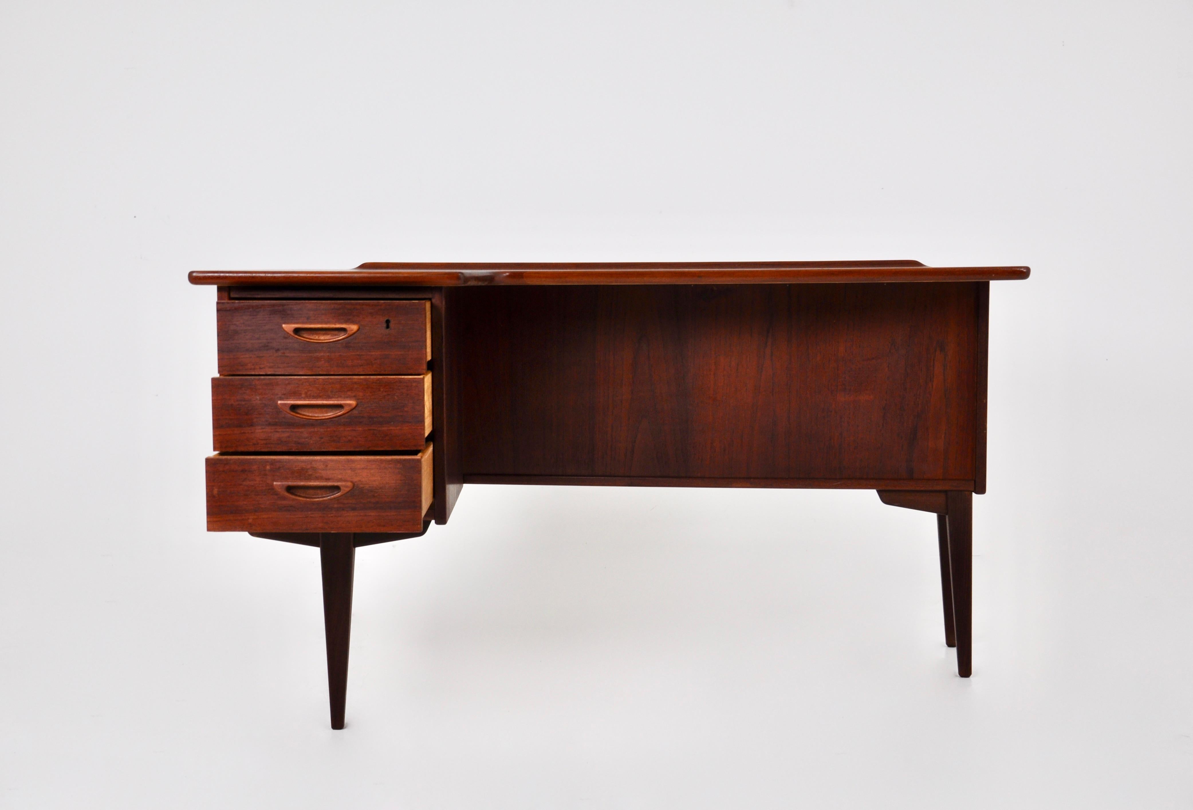 Wood Boomerang desk Model A10 by Göran Strand for Lelangs Möbelfabrik, 1960s For Sale