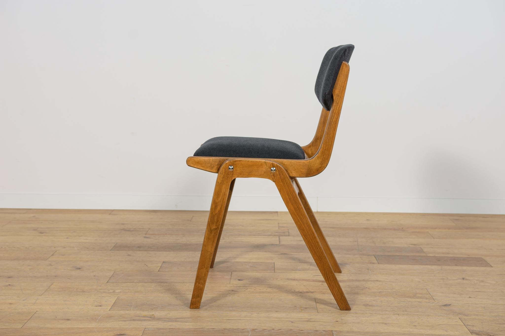Sedie da pranzo Boomerang Typ 229xB di Goscinski Furniture Factory, anni '60. in vendita 2