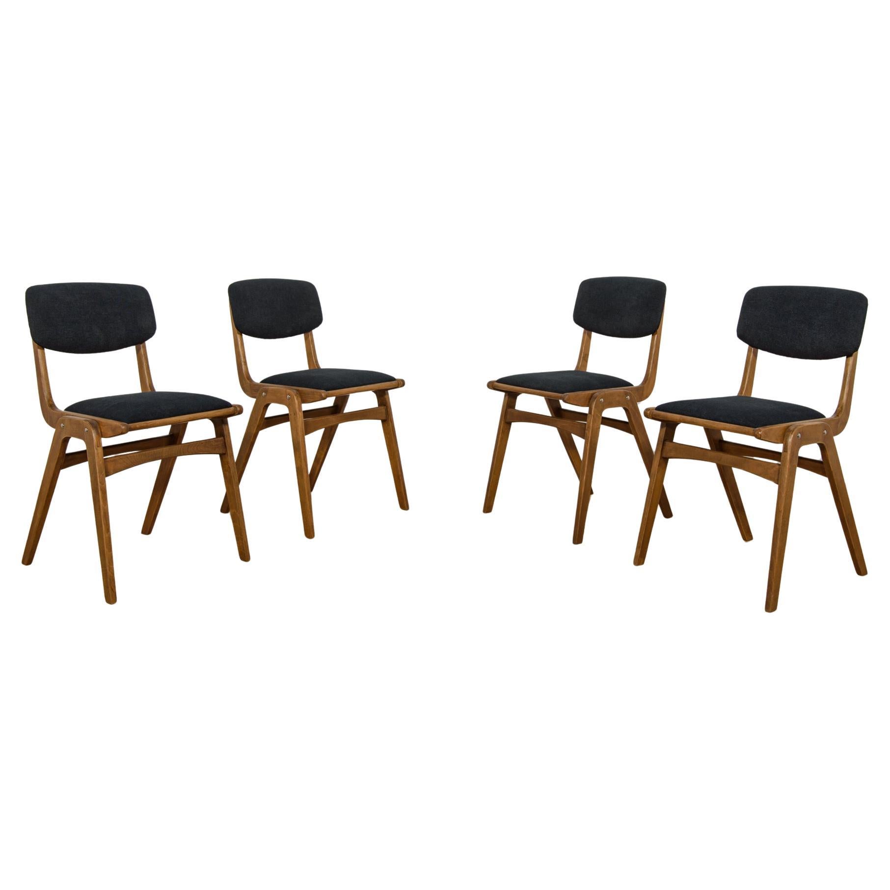 Sedie da pranzo Boomerang Typ 229xB di Goscinski Furniture Factory, anni '60. in vendita