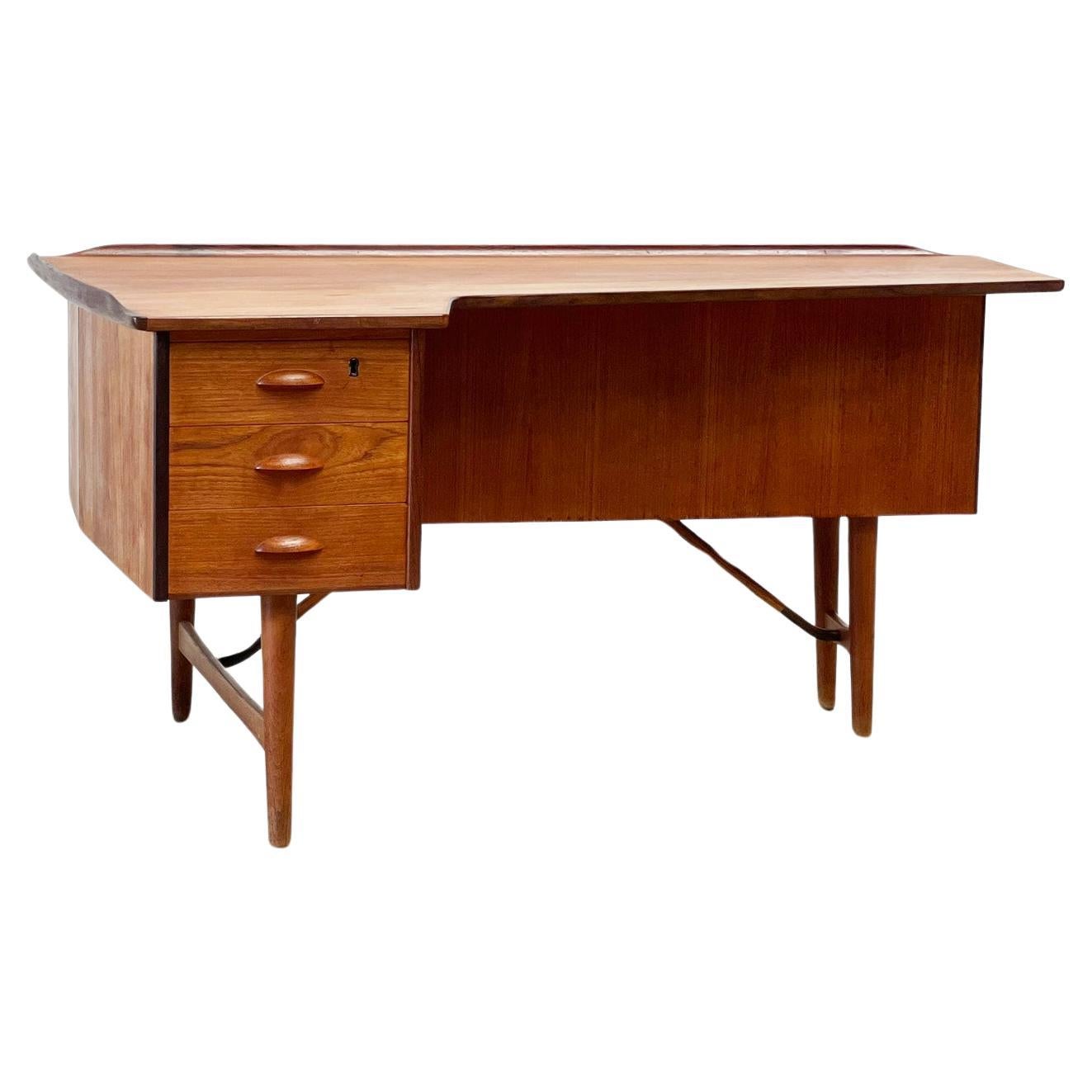 Boomerang double sided Desk by Peter Løvig Nielsen