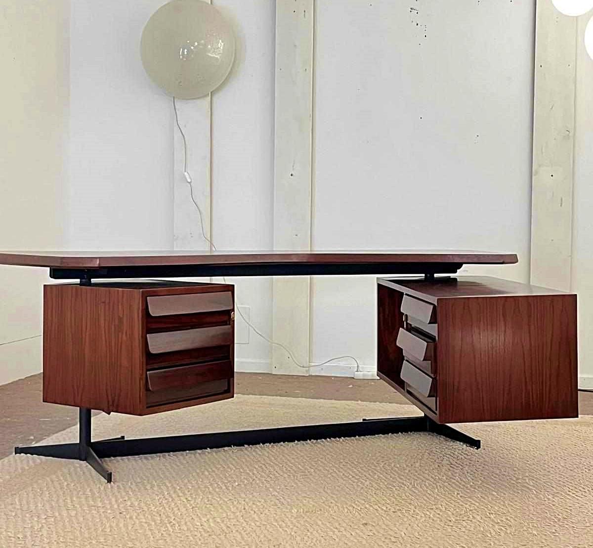 Mid-Century Modern “Boomerang” executive desk Borsani style, Italy, 1960s