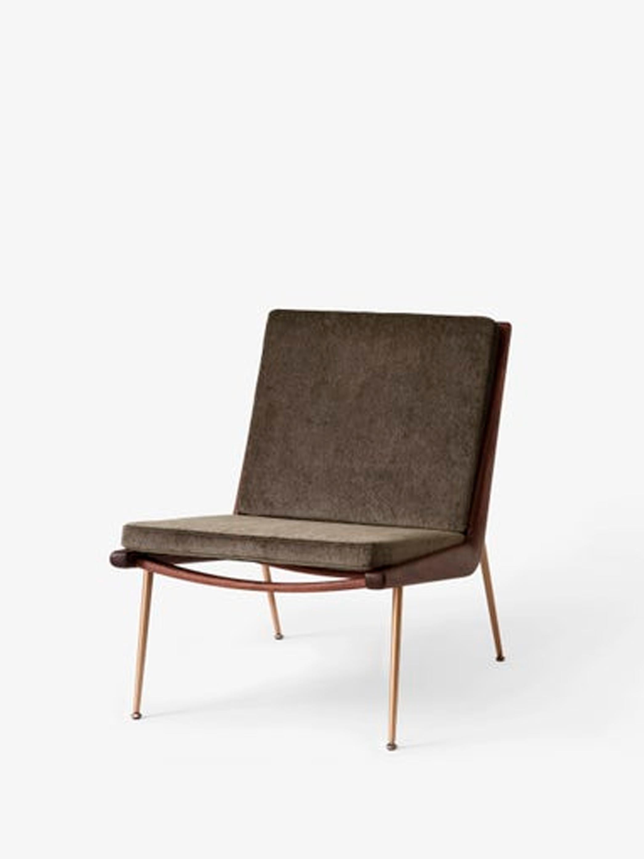 Silla de salón Boomerang HM1, Nogal aceitado/Latón/Duke004  para &Tradición en Nuevo estado para la venta en Dubai, AE