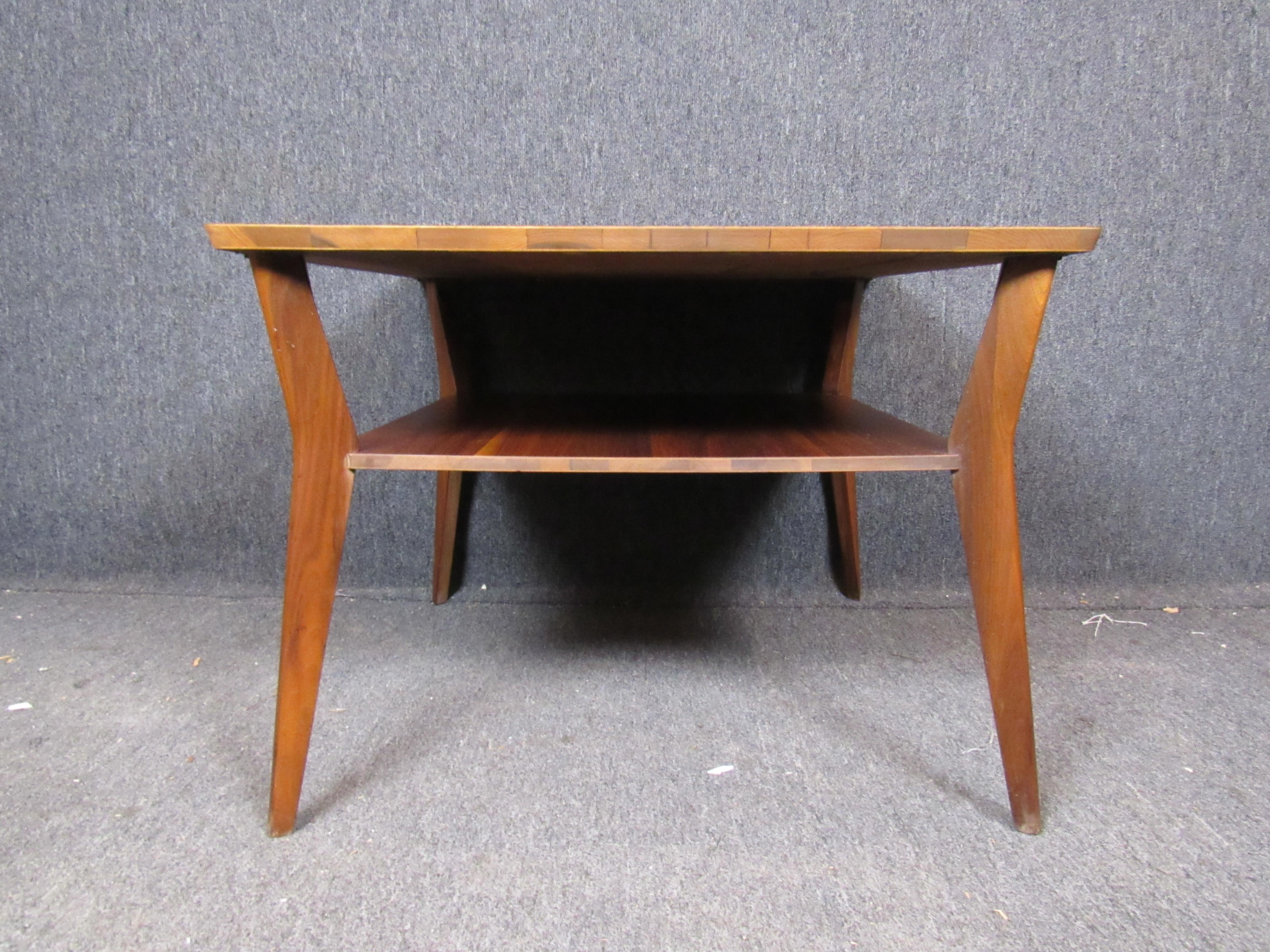 Mid-Century Modern Table basse à pieds Boomerang de Mersman Furniture en vente