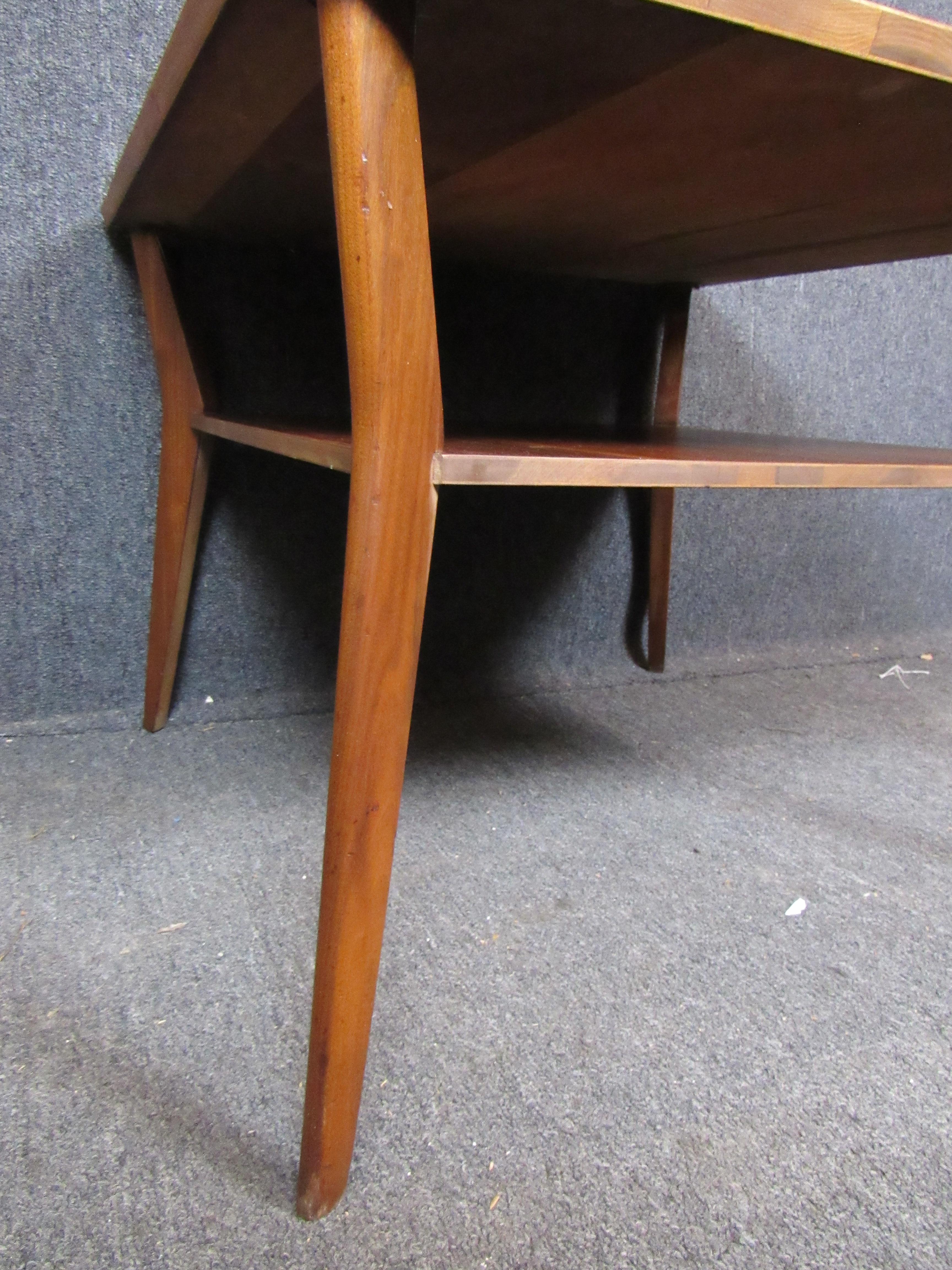 Table basse à pieds Boomerang de Mersman Furniture Bon état - En vente à Brooklyn, NY