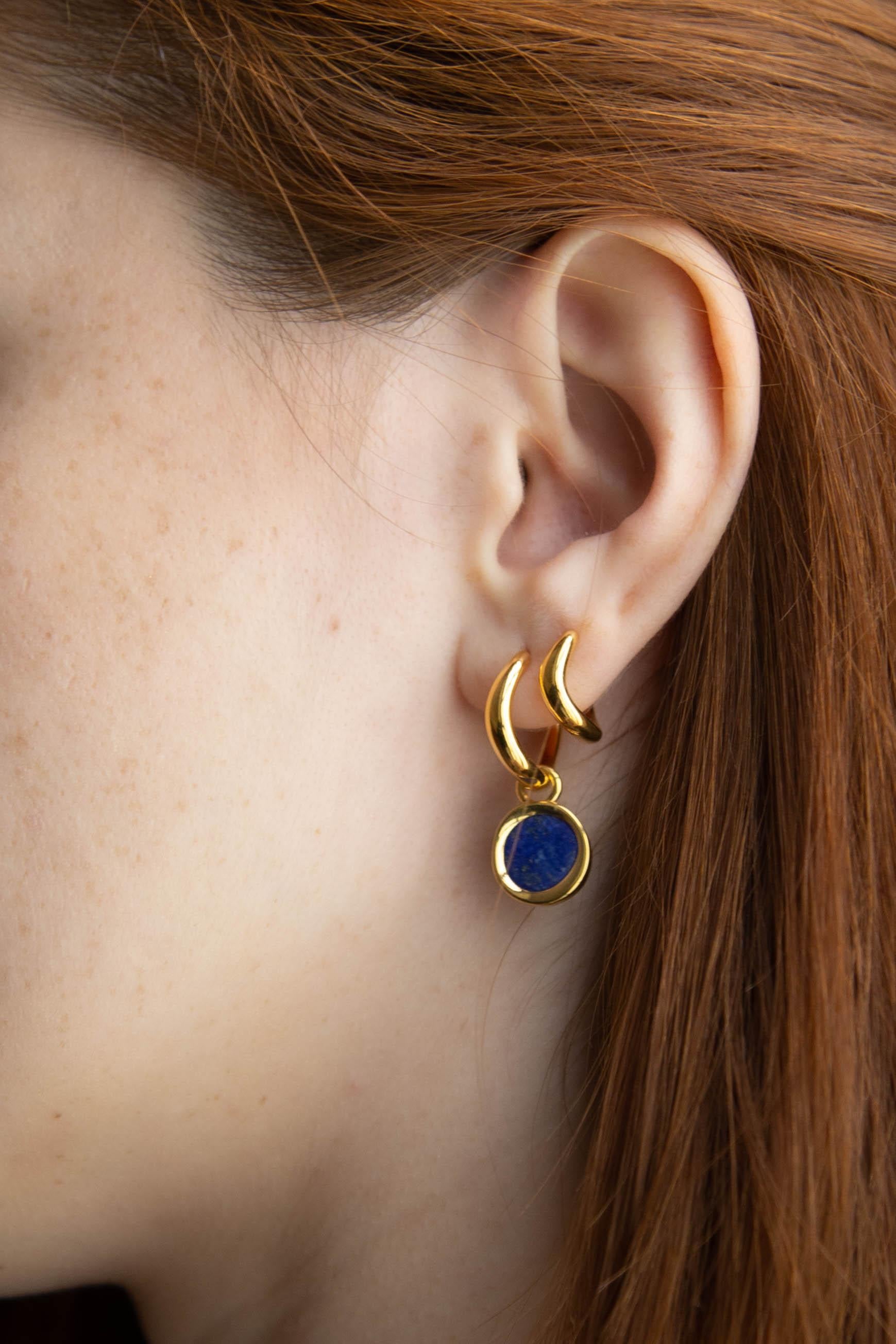 Women's or Men's Boomerang Mini Hoops 18k Solid Gold with Lapis Lazuli on One Hoop For Sale