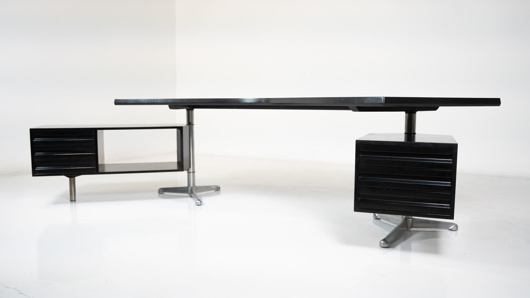 Metal “Boomerang” model T96 executive desk by Osvaldo Borsani for Tecno, Italy, 1955