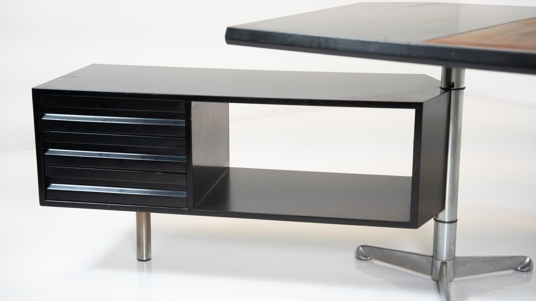 “Boomerang” model T96 executive desk by Osvaldo Borsani for Tecno, Italy, 1955 1