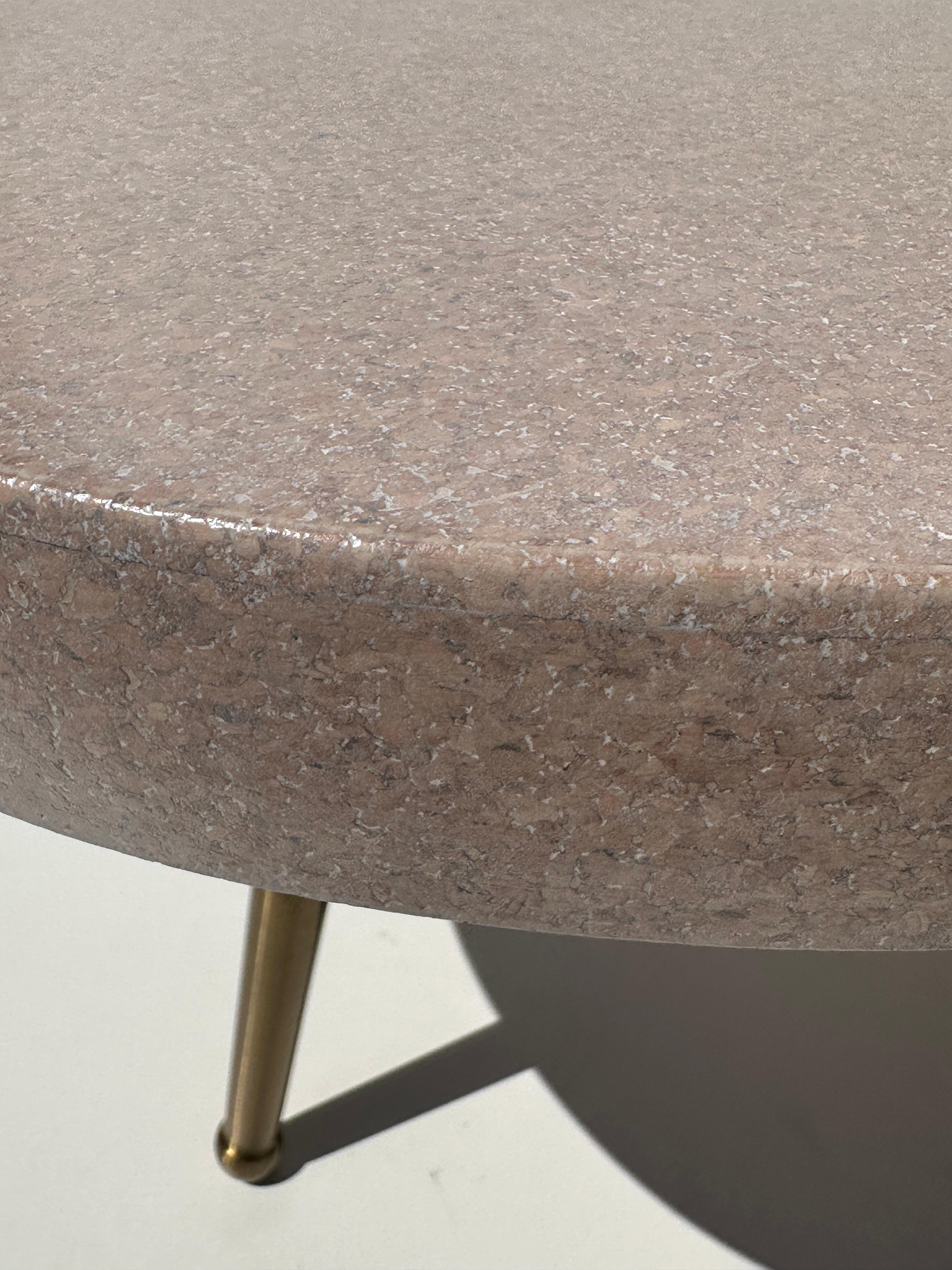 Table basse en liège en forme de boomerang en vente 4