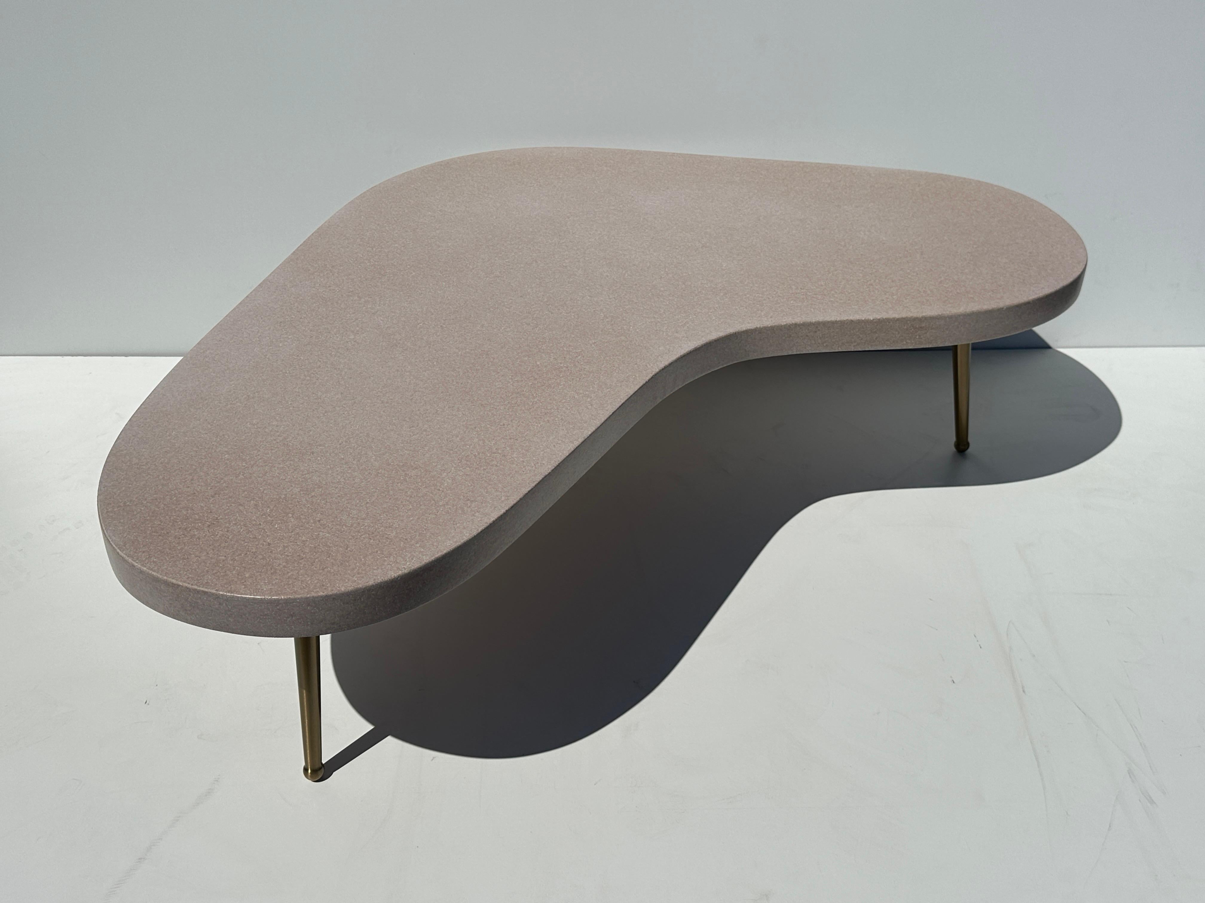 Table basse en liège en forme de boomerang en vente 7