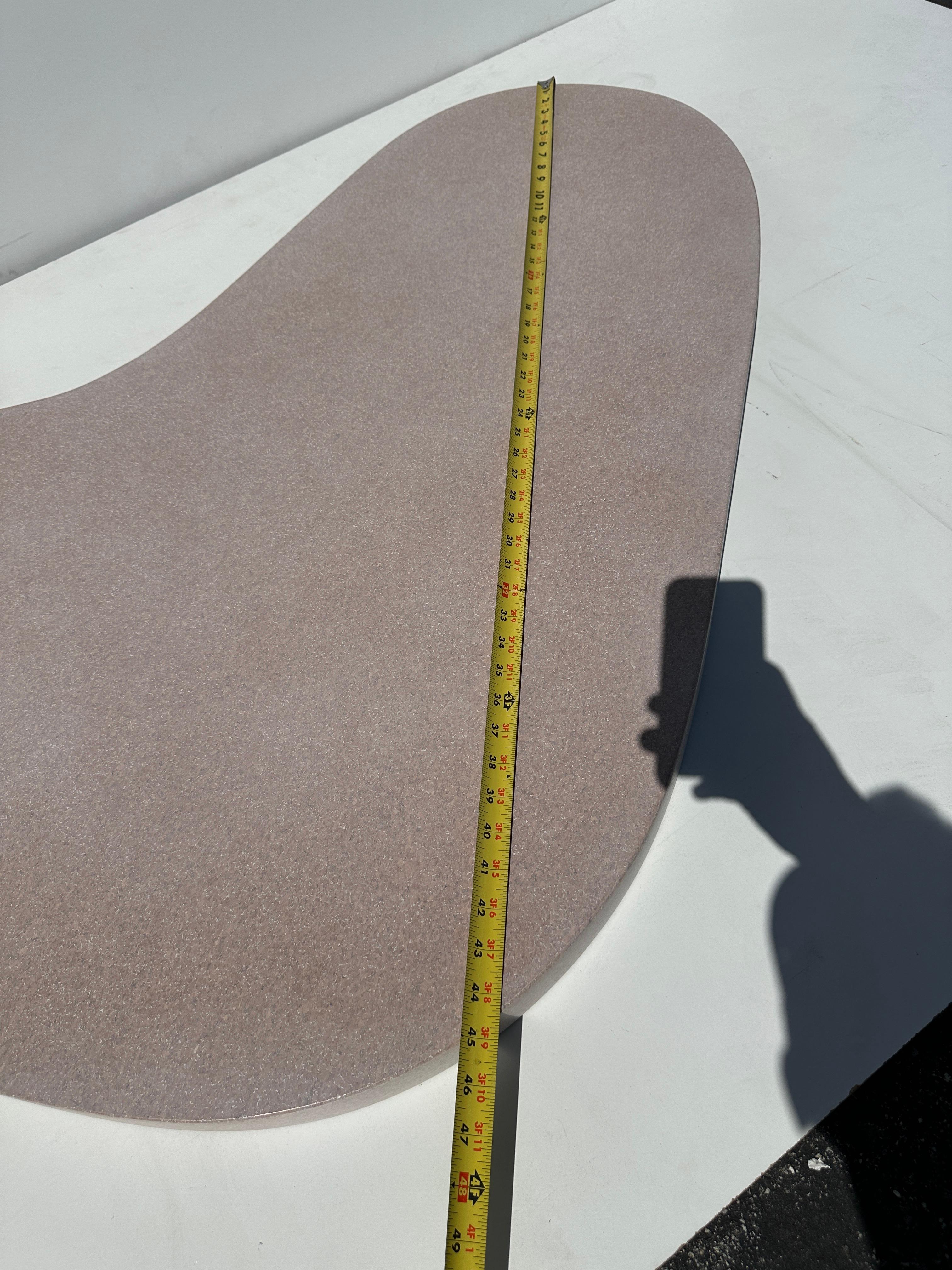Table basse en liège en forme de boomerang en vente 14