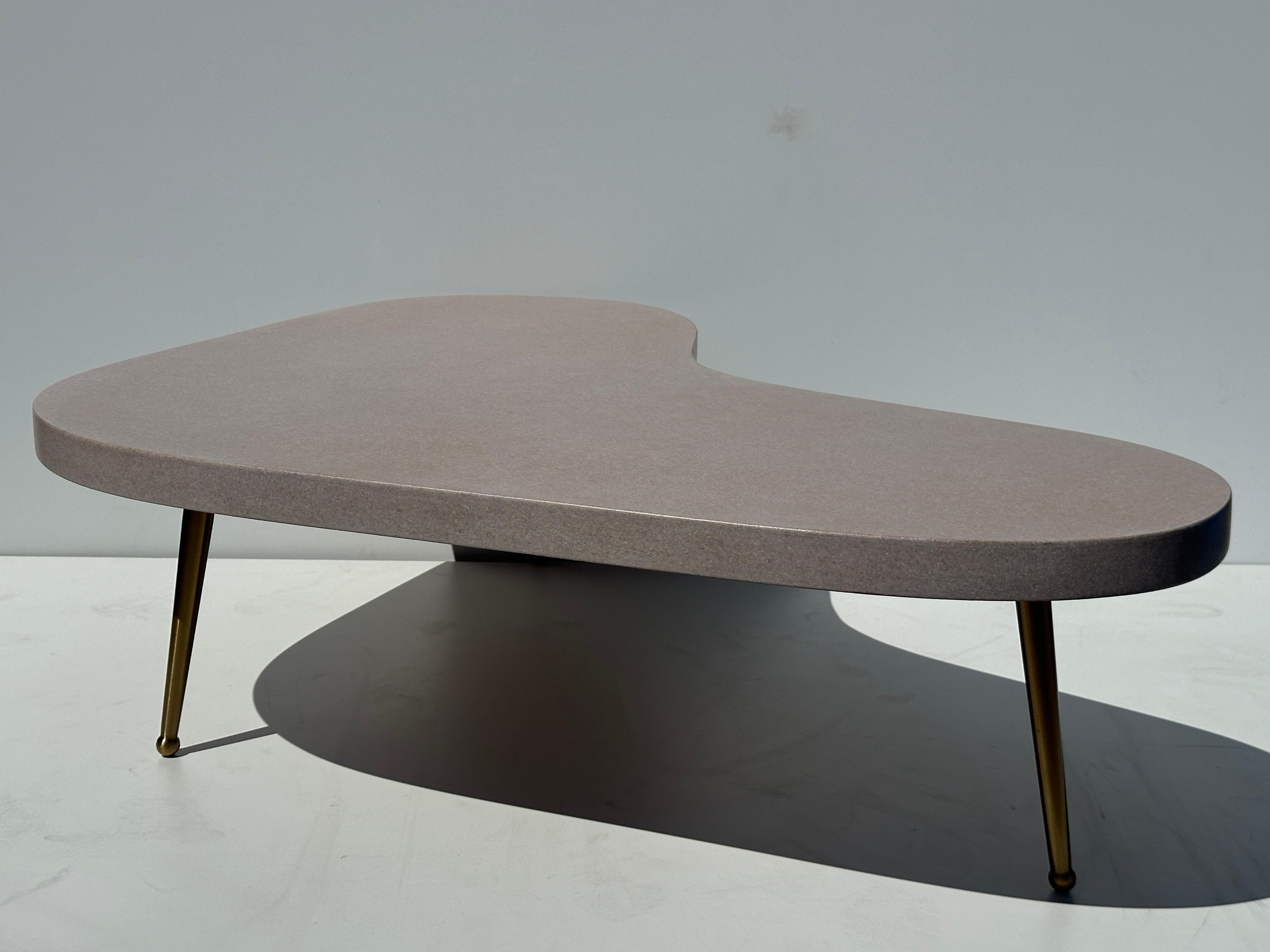 Mid-Century Modern Table basse en liège en forme de boomerang en vente